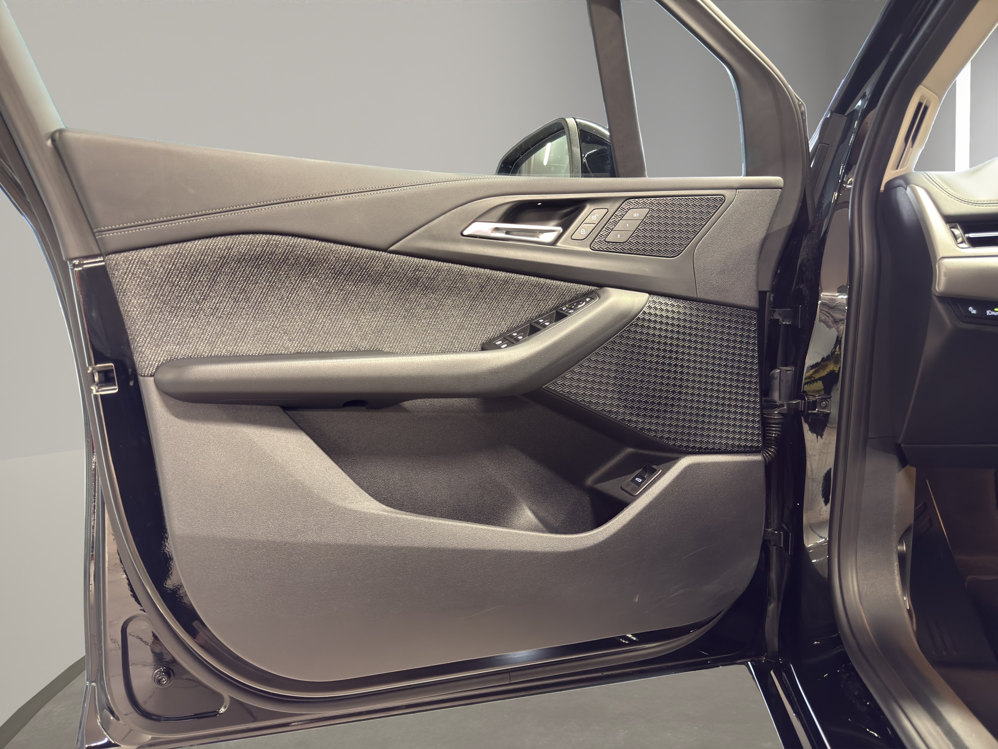 listing desktop thumbnail image 6