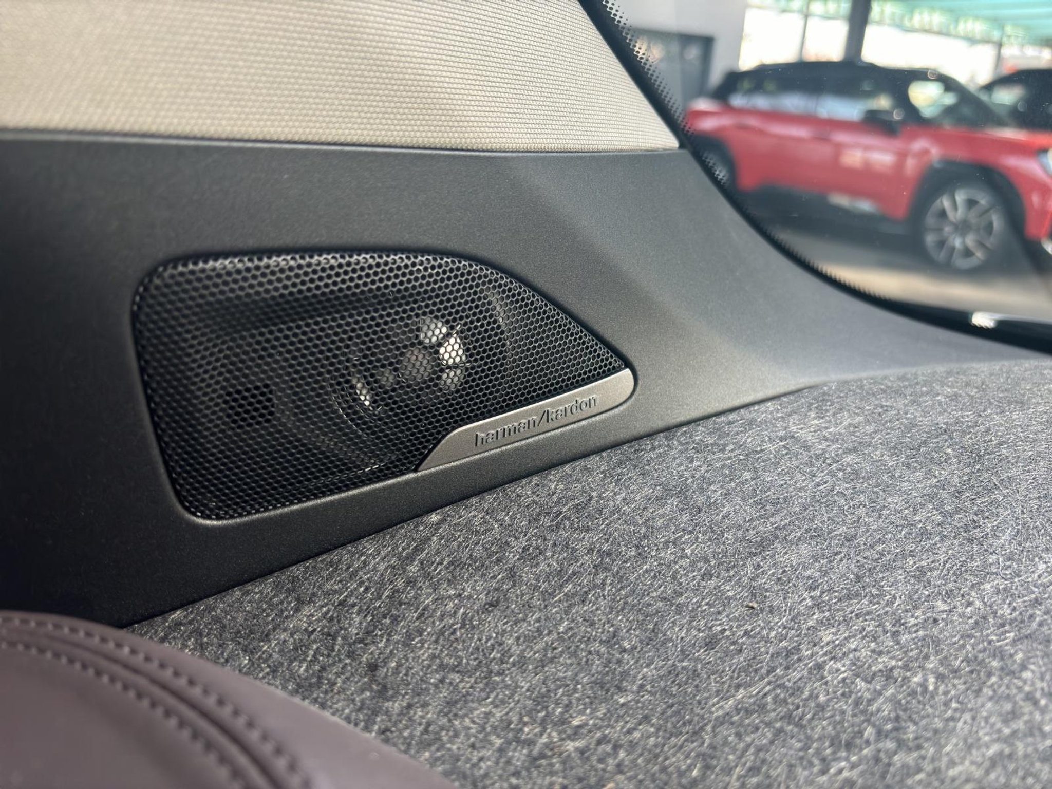 listing desktop thumbnail image 18