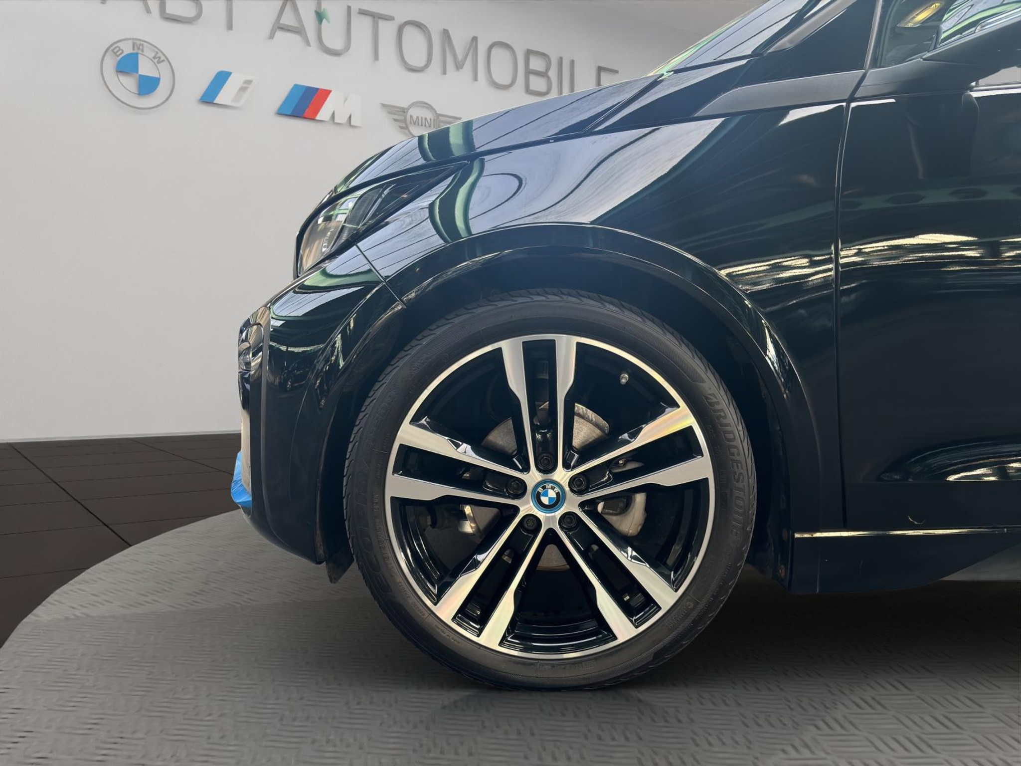 listing desktop thumbnail image 23