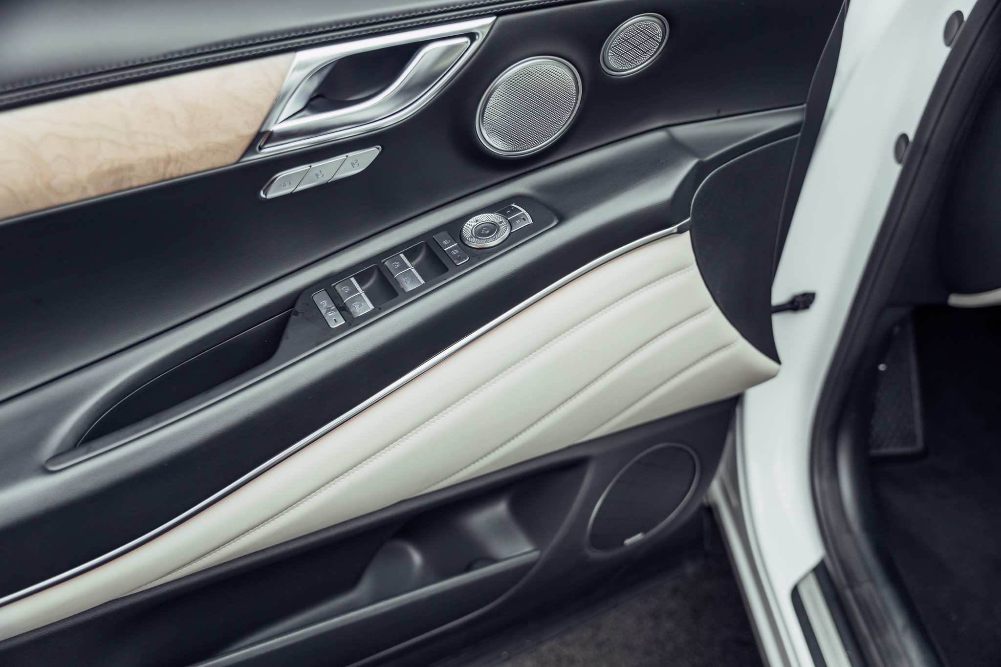 listing desktop thumbnail image 11