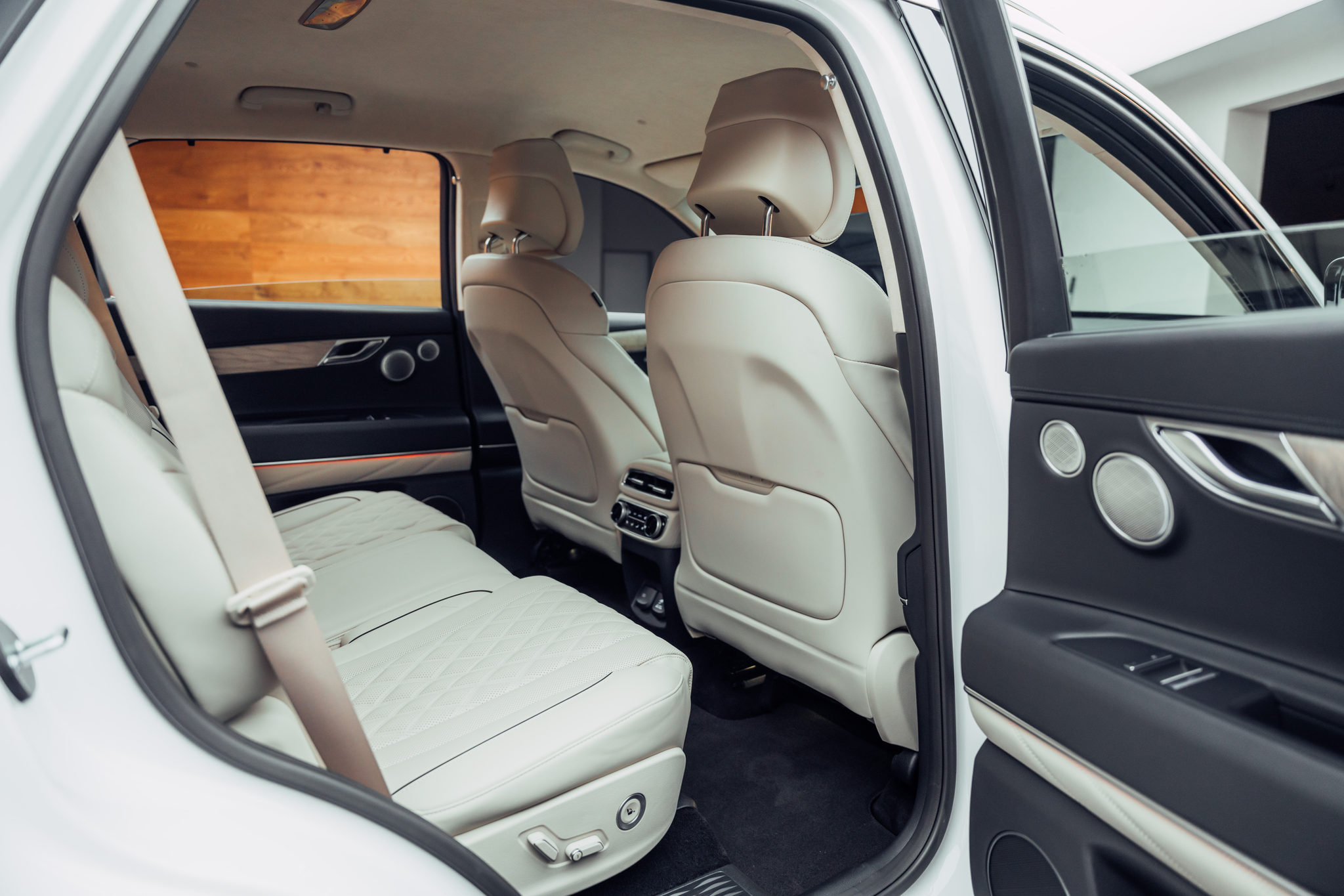 listing desktop thumbnail image 8