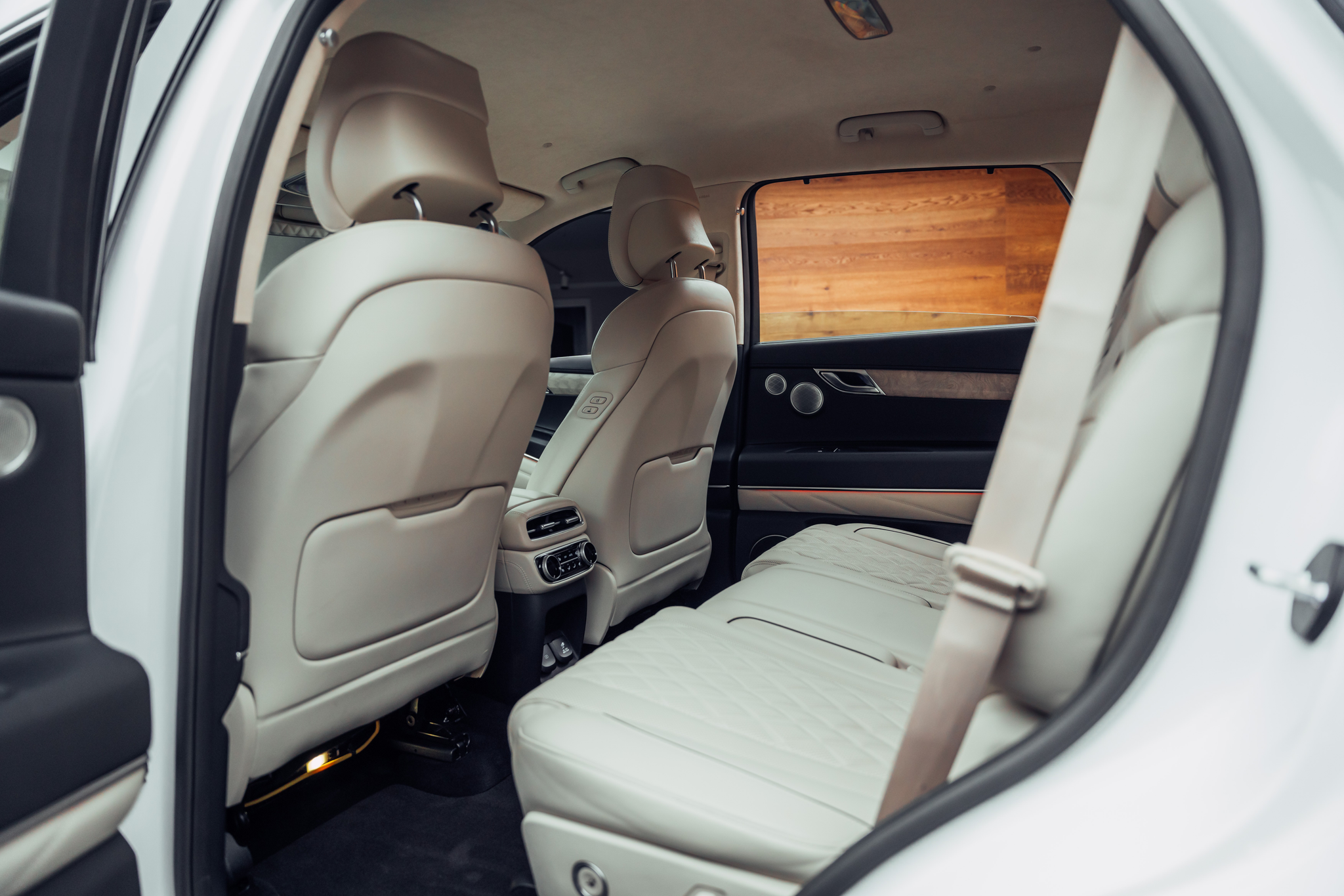 listing desktop thumbnail image 7