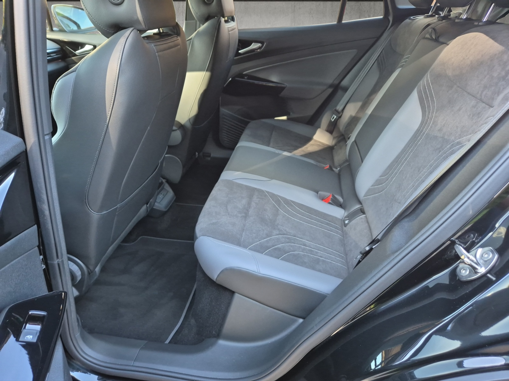 listing desktop thumbnail image 20