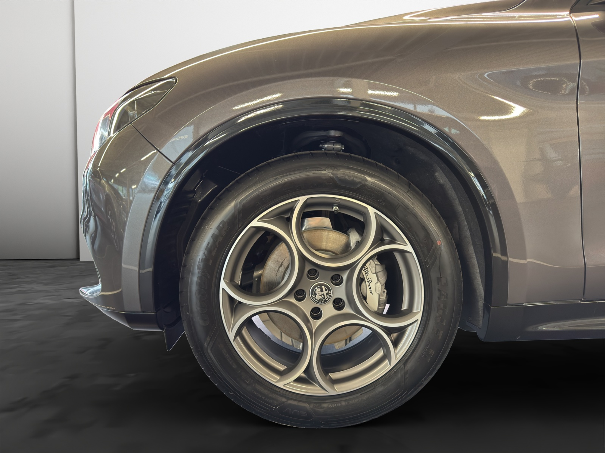 listing desktop thumbnail image 15