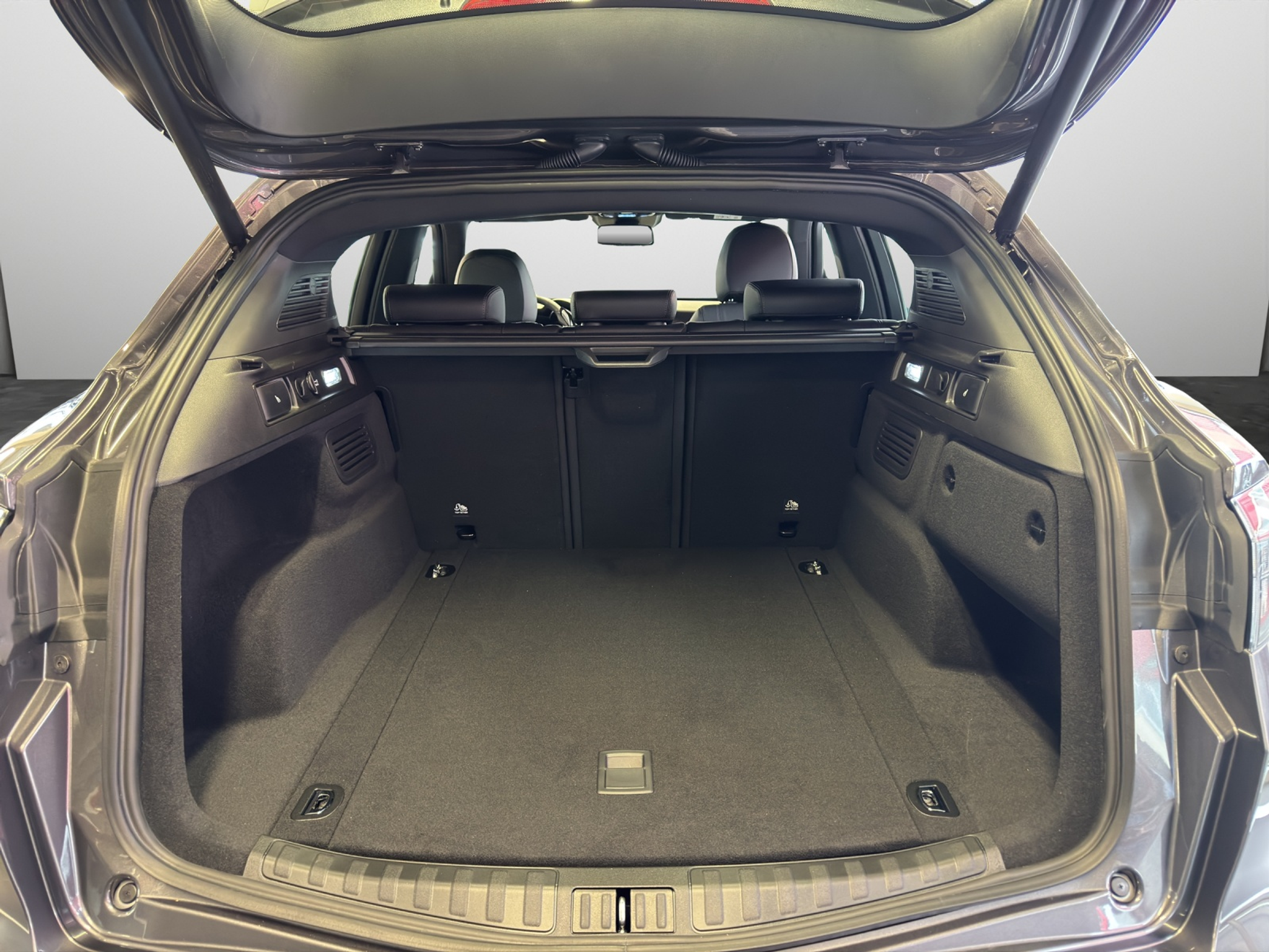 listing desktop thumbnail image 13