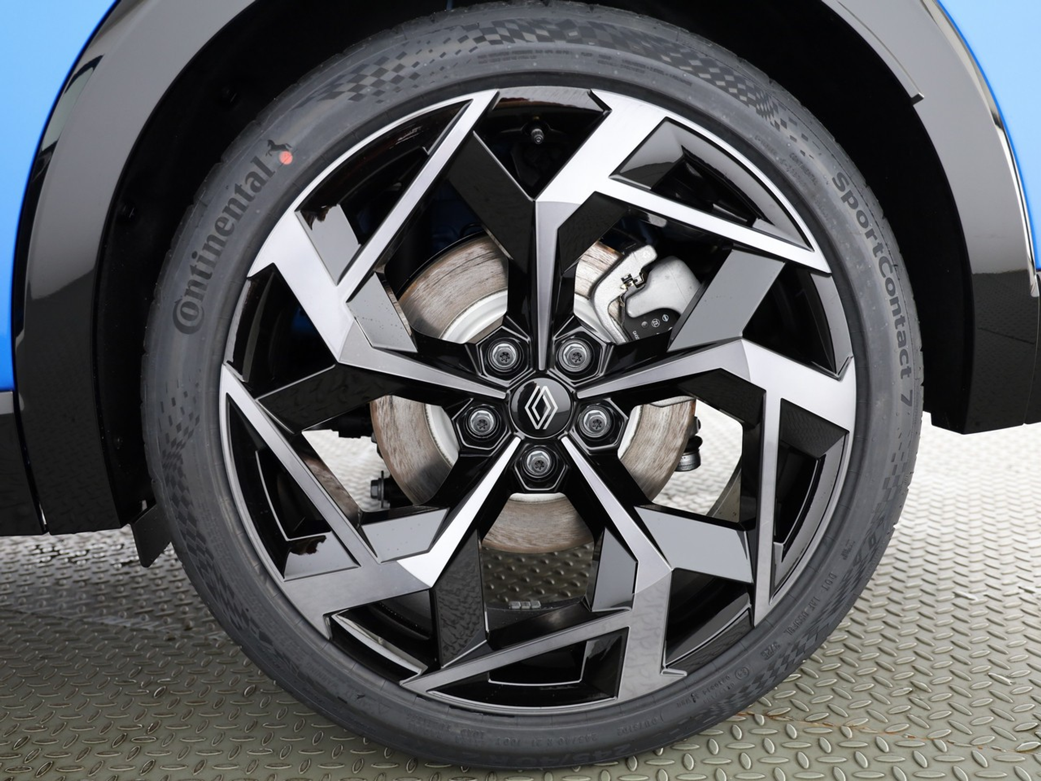 listing desktop thumbnail image 3