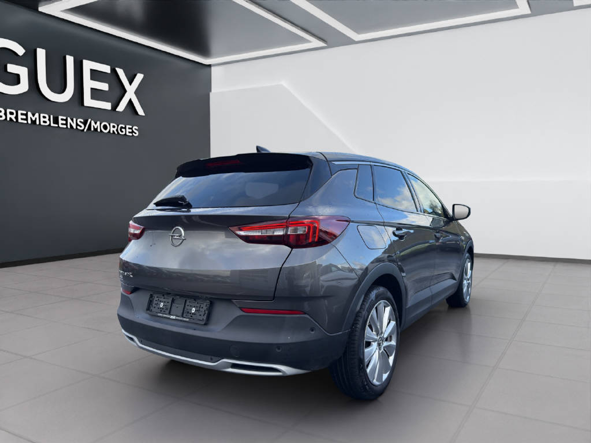 listing desktop thumbnail image 4