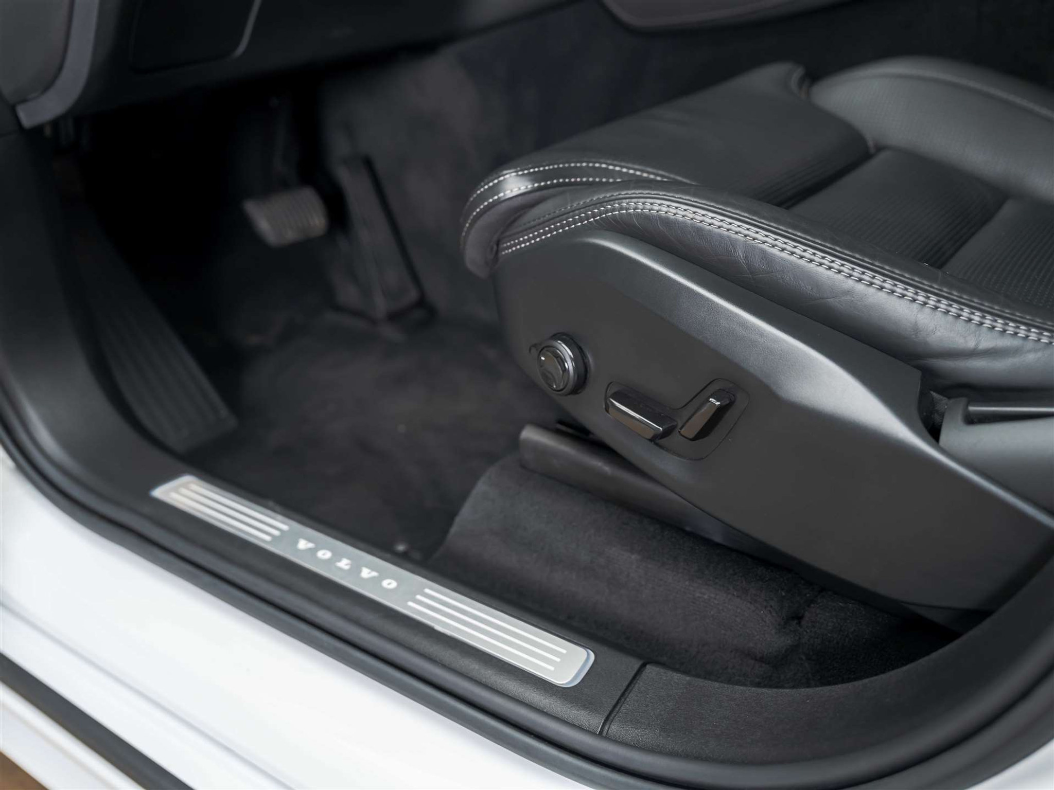 listing desktop thumbnail image 25