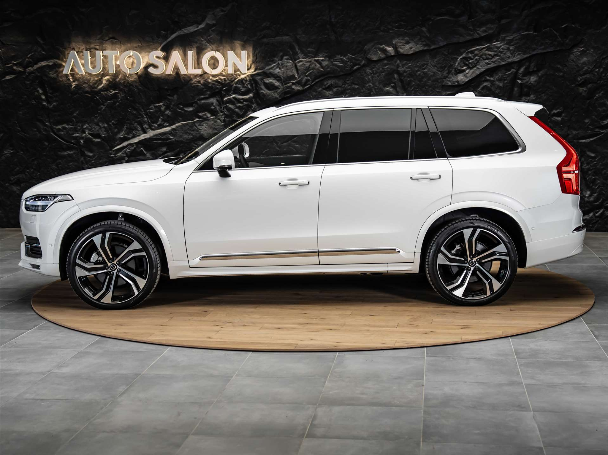 listing desktop thumbnail image 1