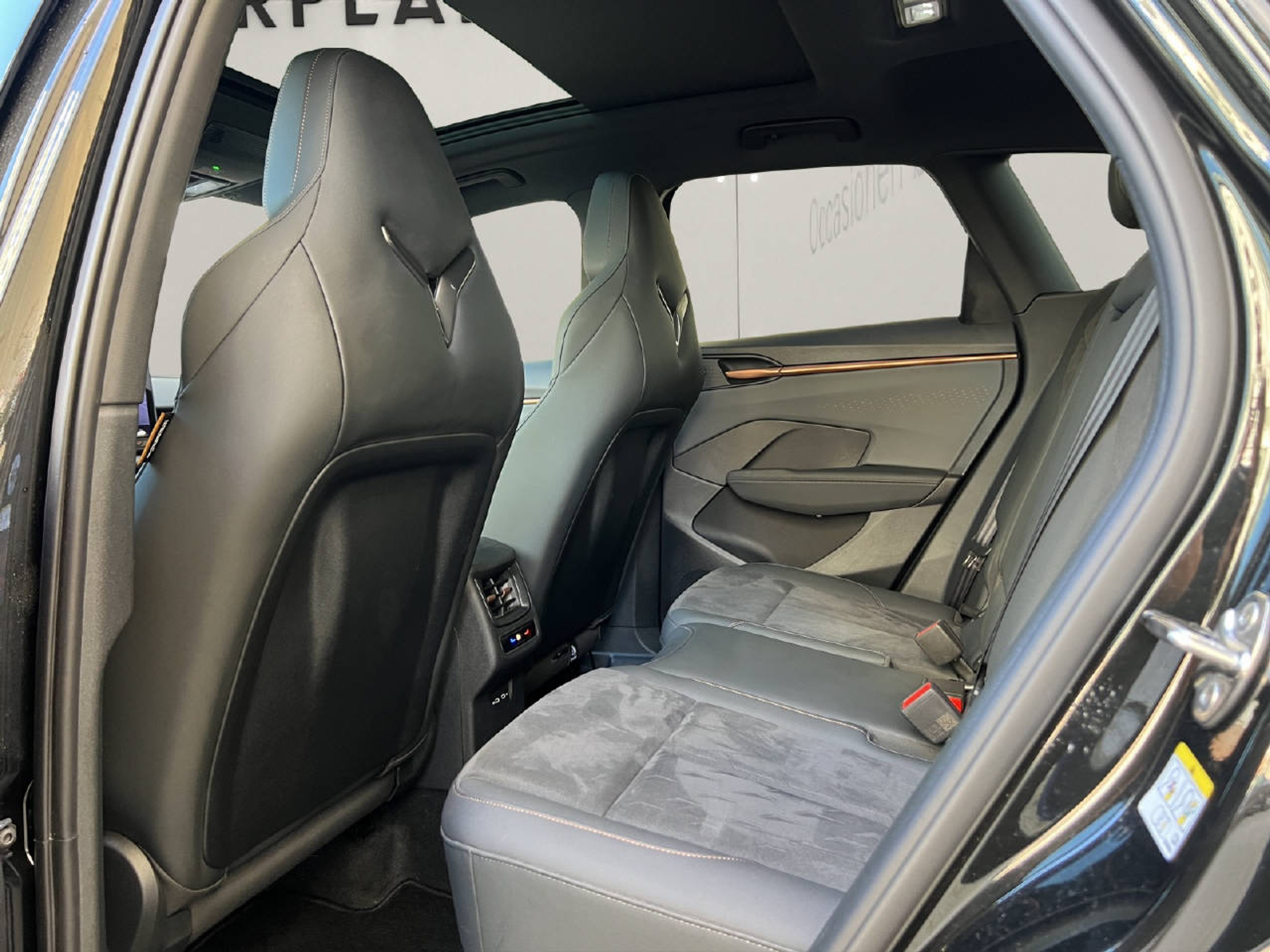 listing desktop thumbnail image 19