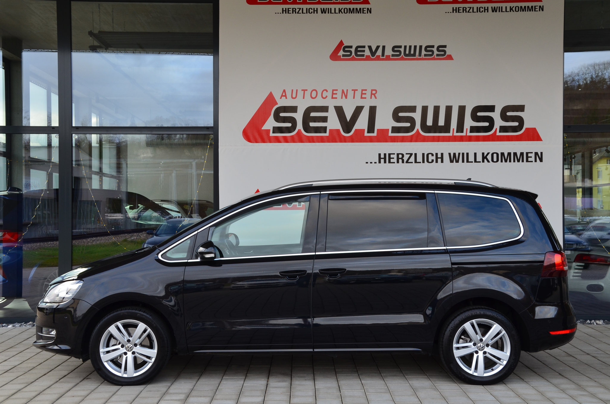 listing desktop thumbnail image 5