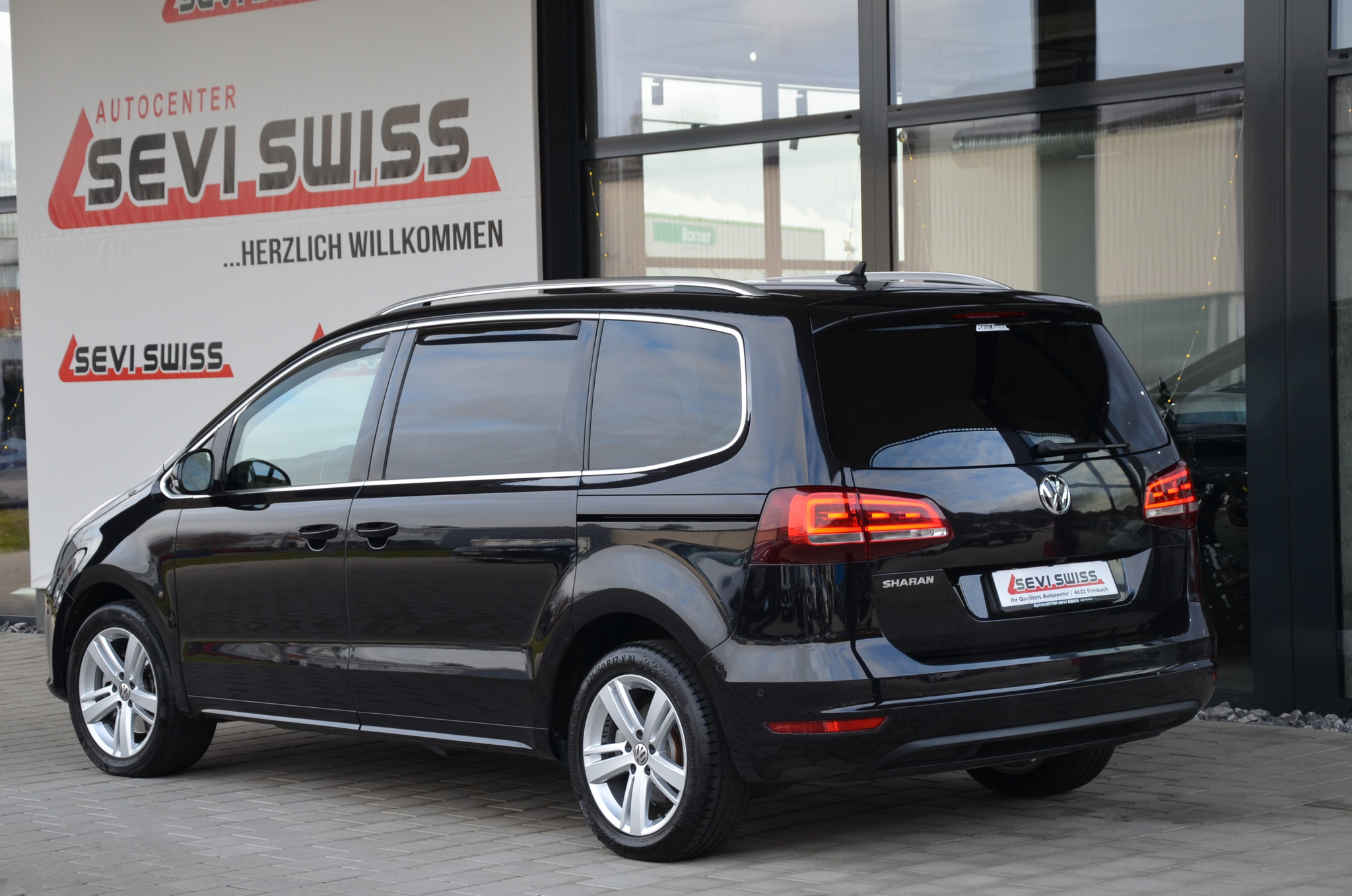 listing desktop thumbnail image 4