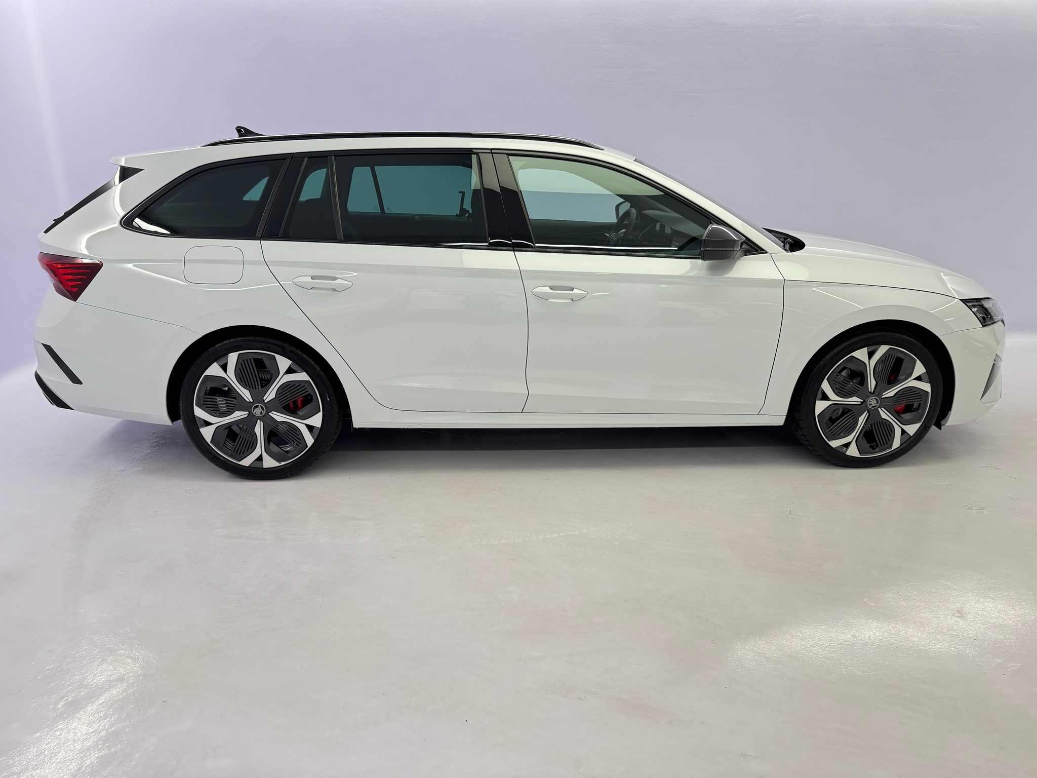 listing desktop thumbnail image 2