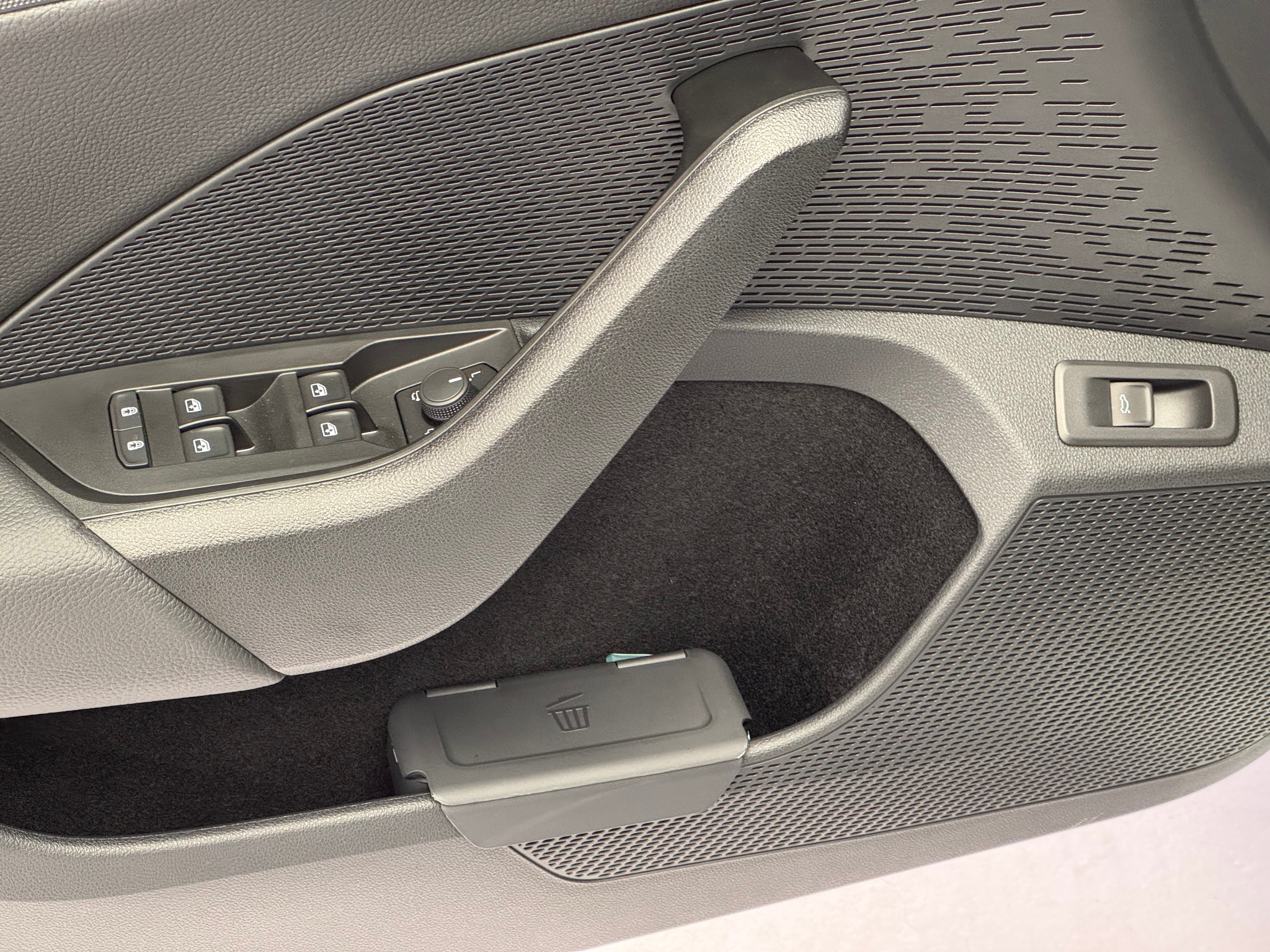 listing desktop thumbnail image 15