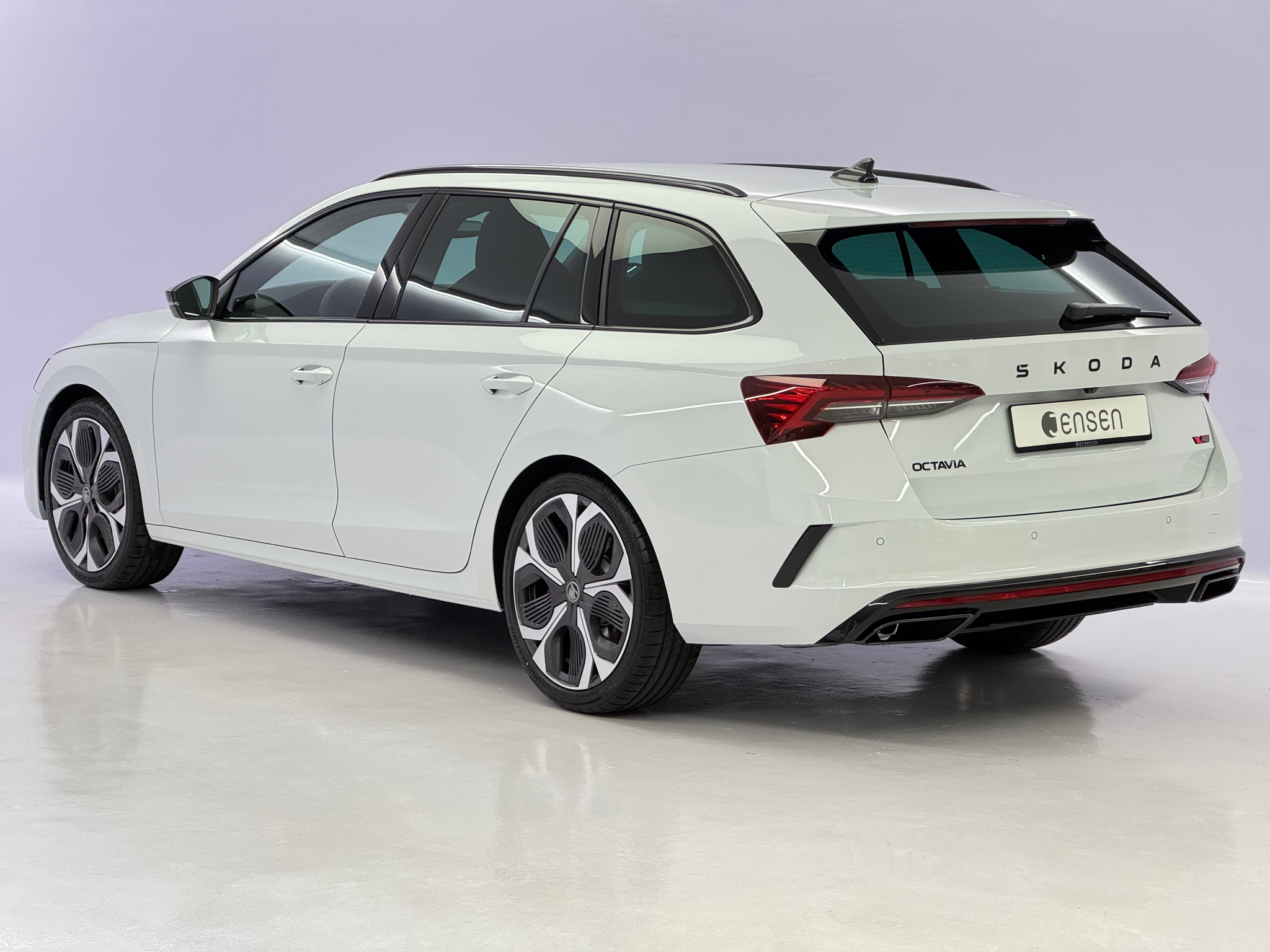 listing desktop thumbnail image 4