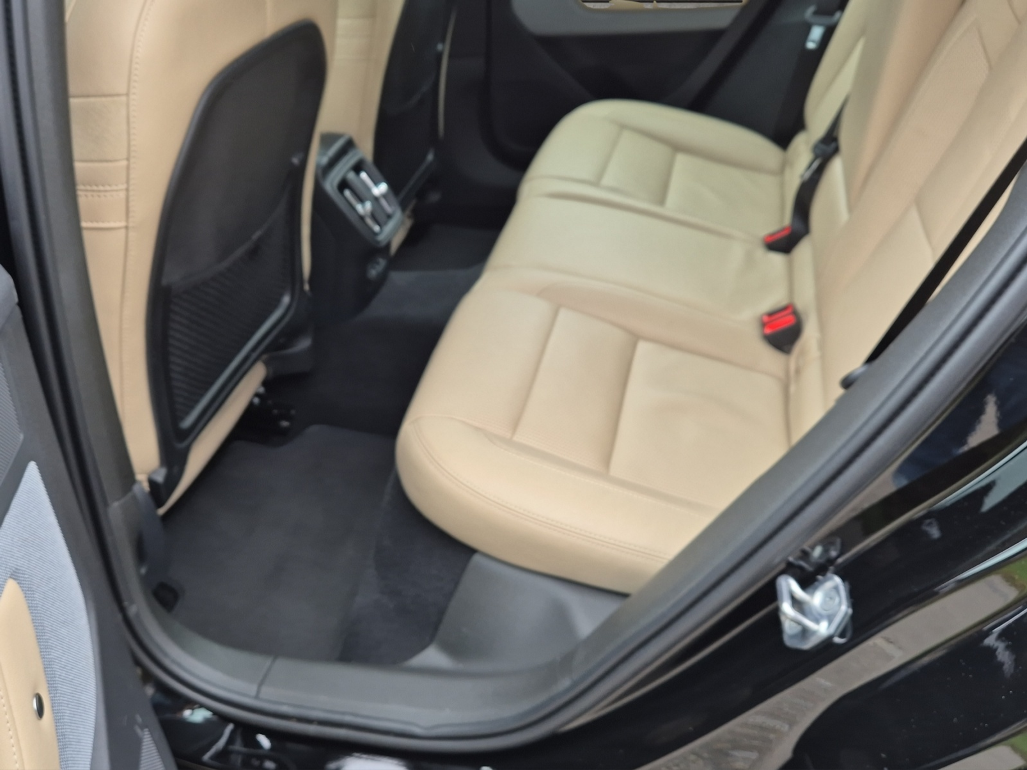 listing desktop thumbnail image 12