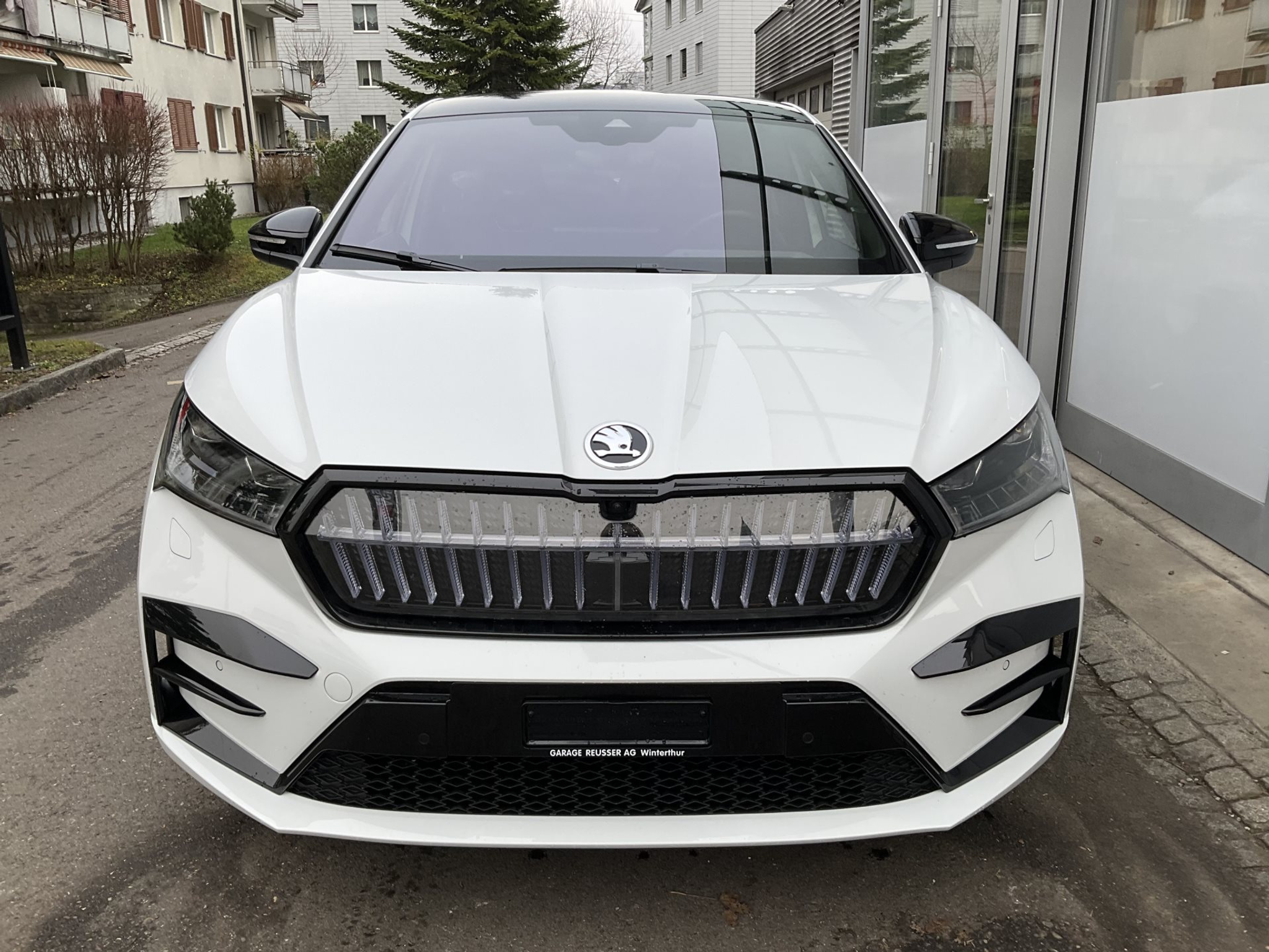 listing desktop thumbnail image 1