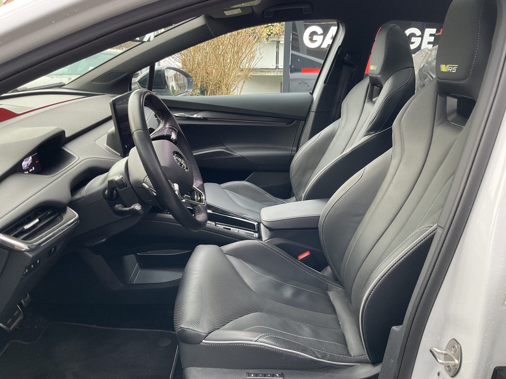 listing desktop thumbnail image 7