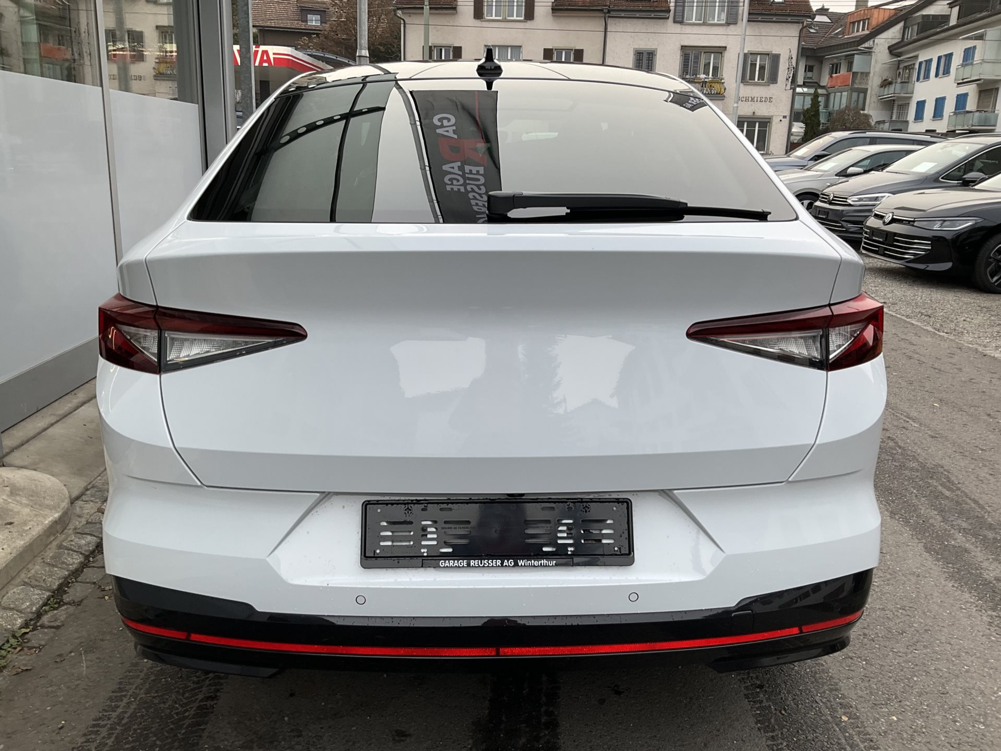 listing desktop thumbnail image 4