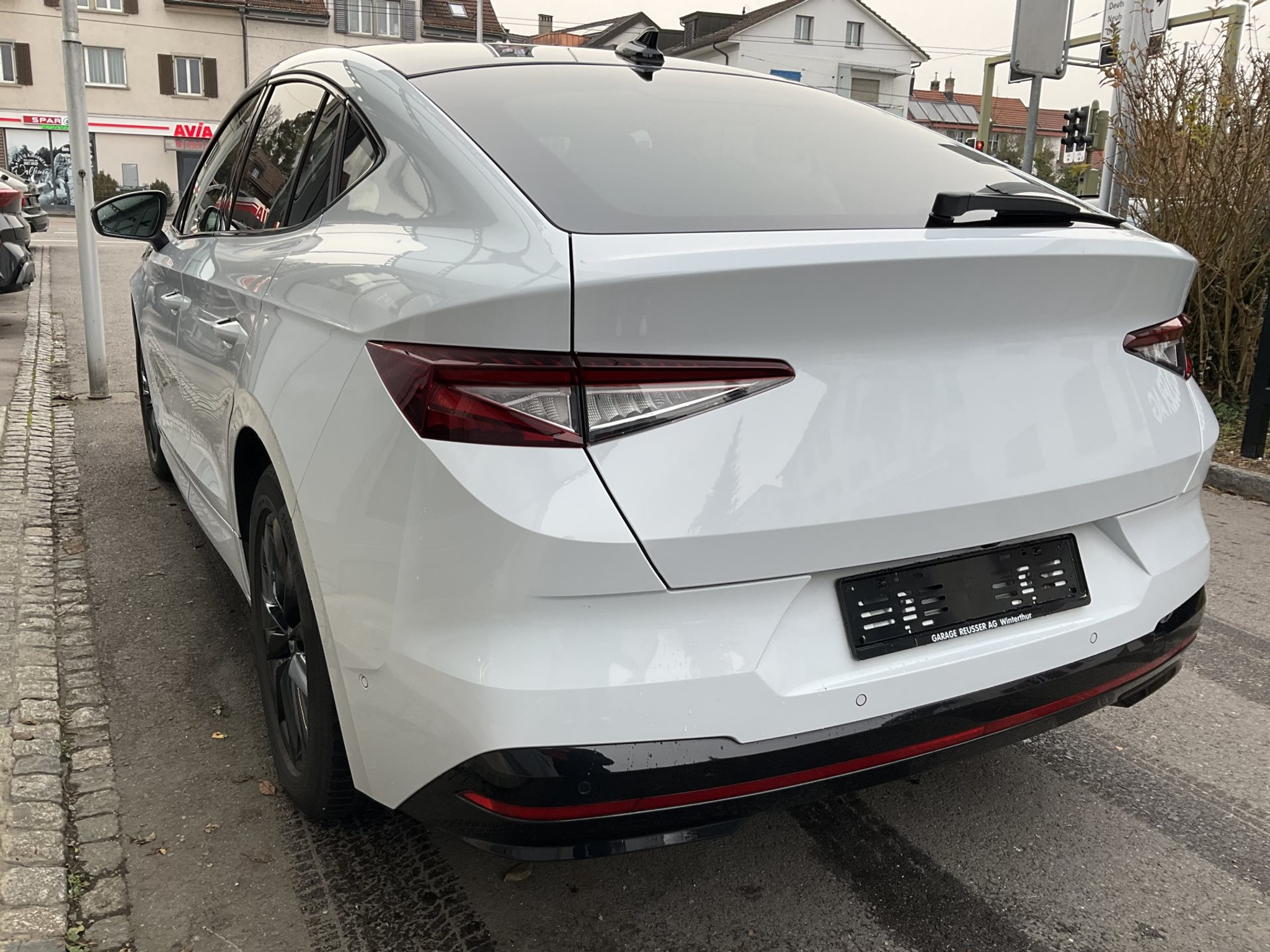 listing desktop thumbnail image 5