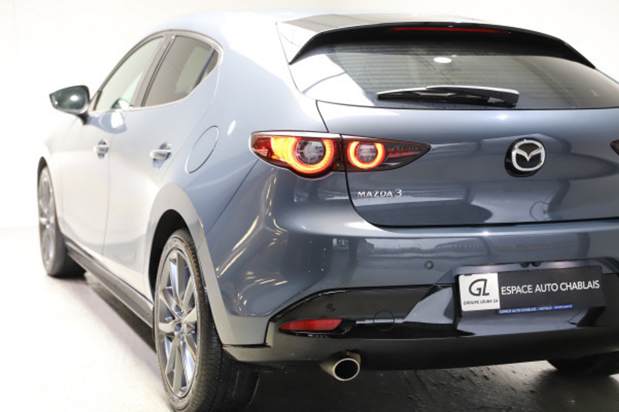 listing desktop thumbnail image 3