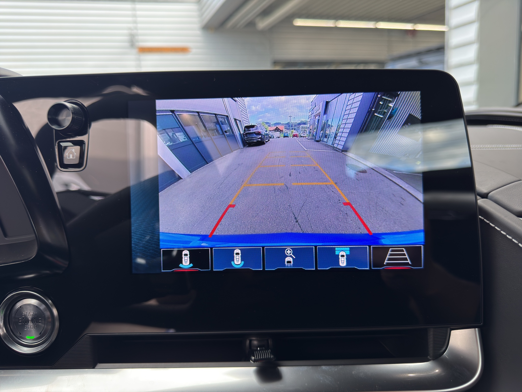 listing desktop thumbnail image 12