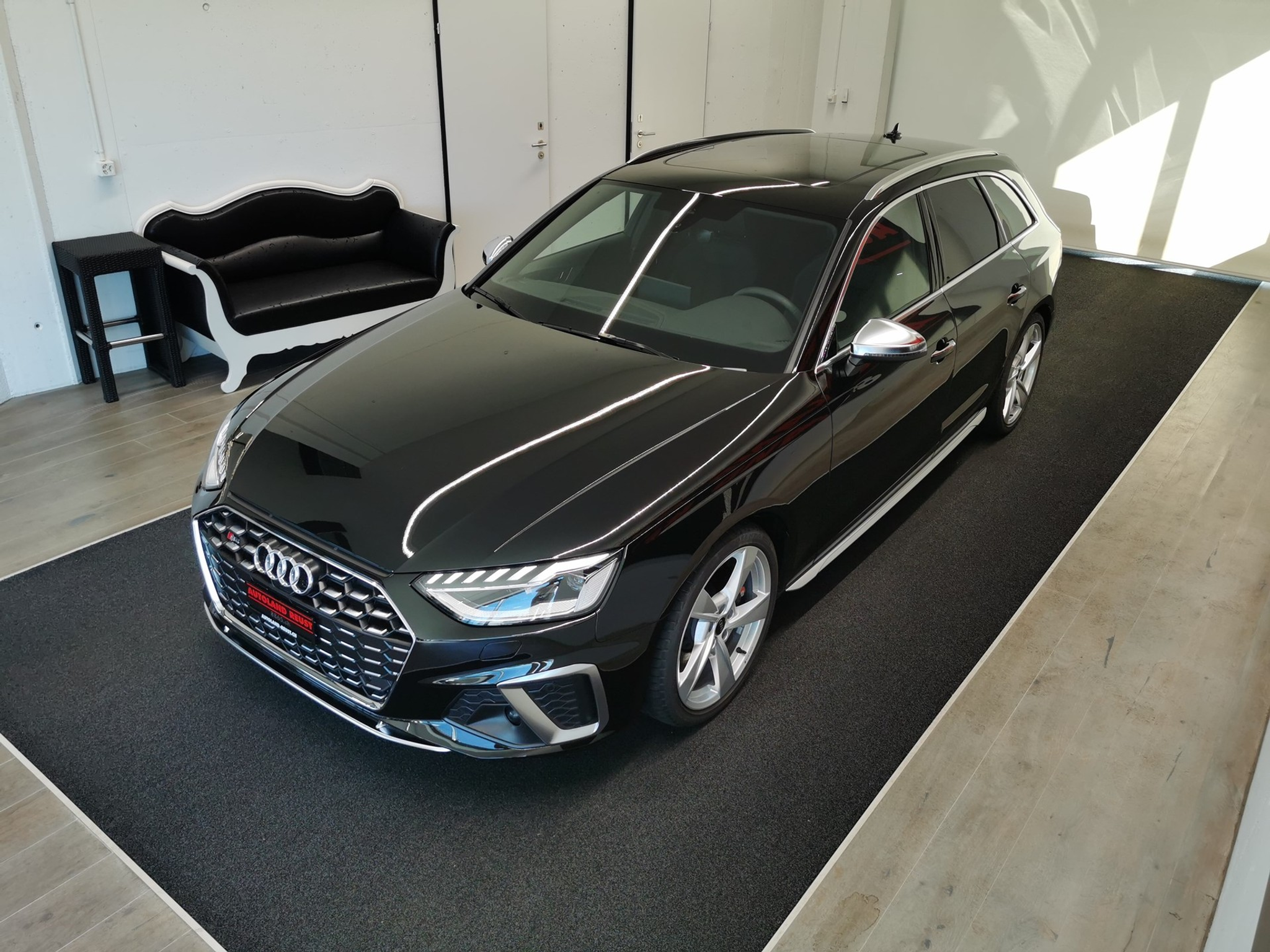 listing desktop thumbnail image 9