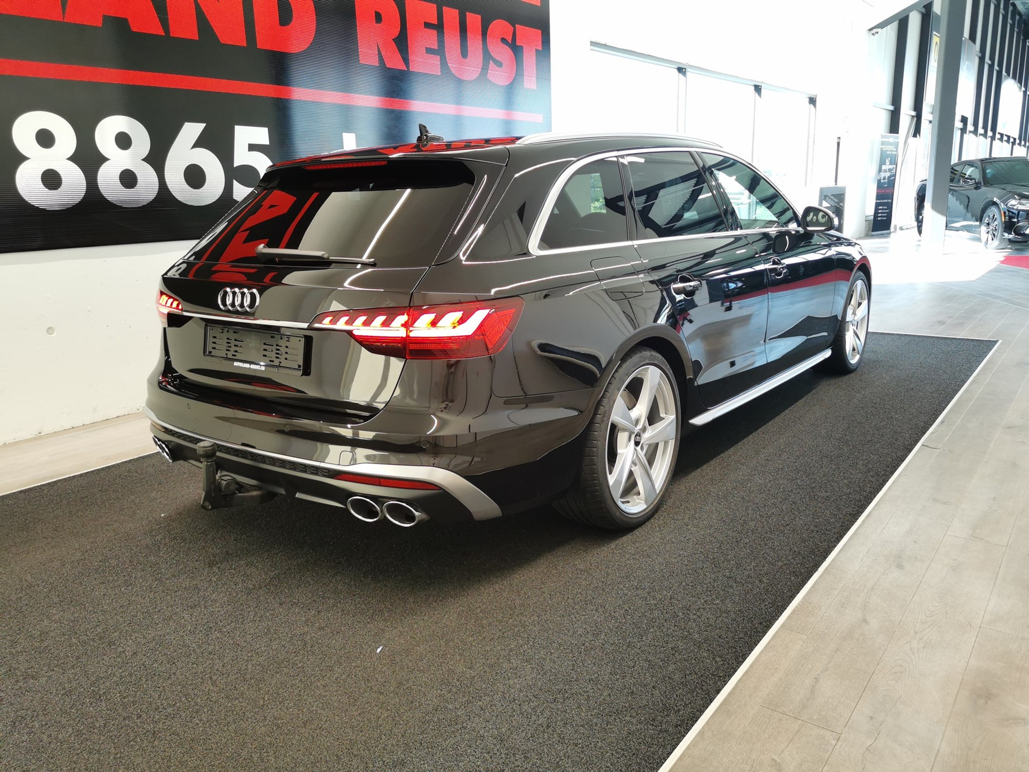 listing desktop thumbnail image 4