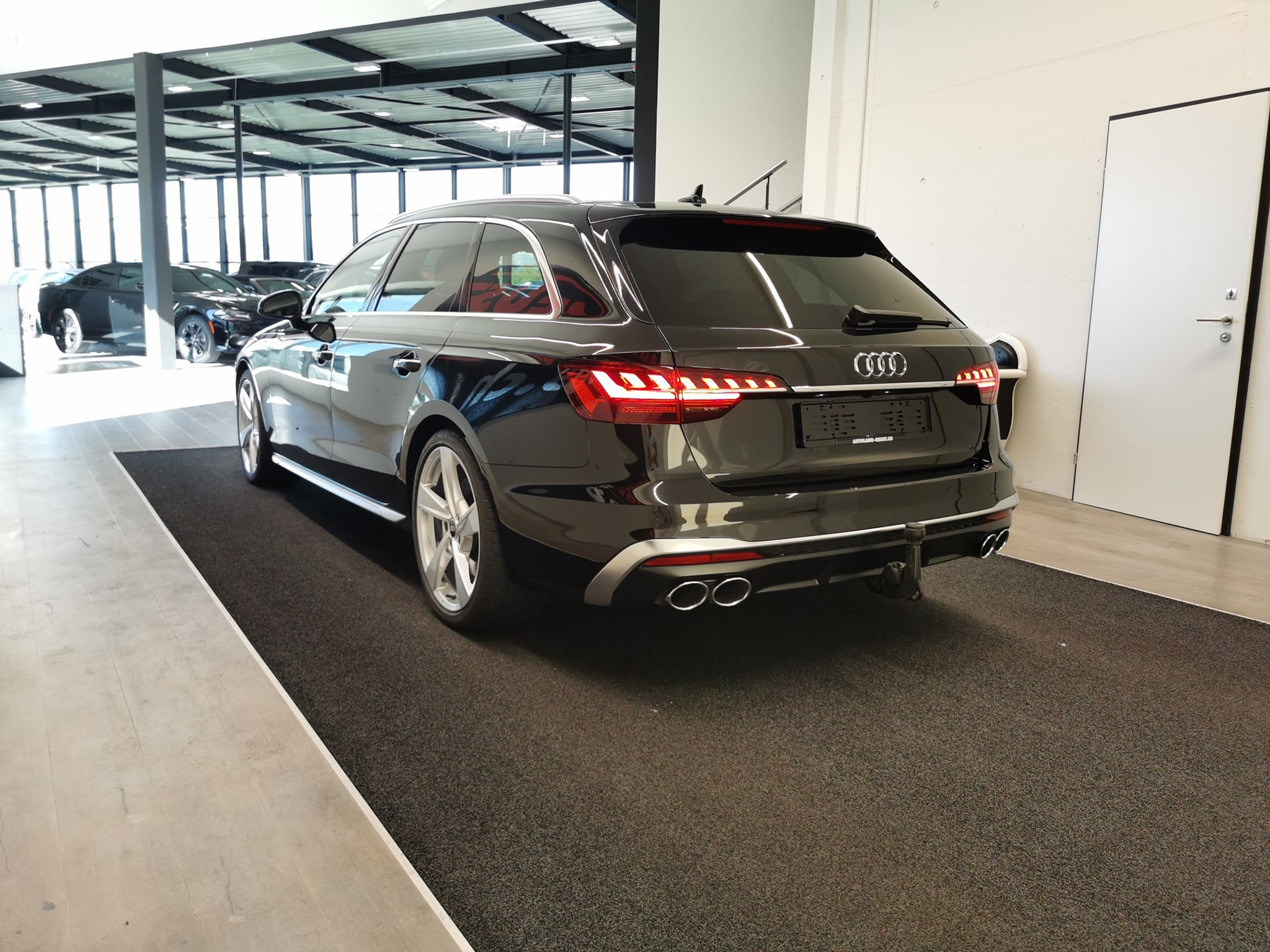 listing desktop thumbnail image 7