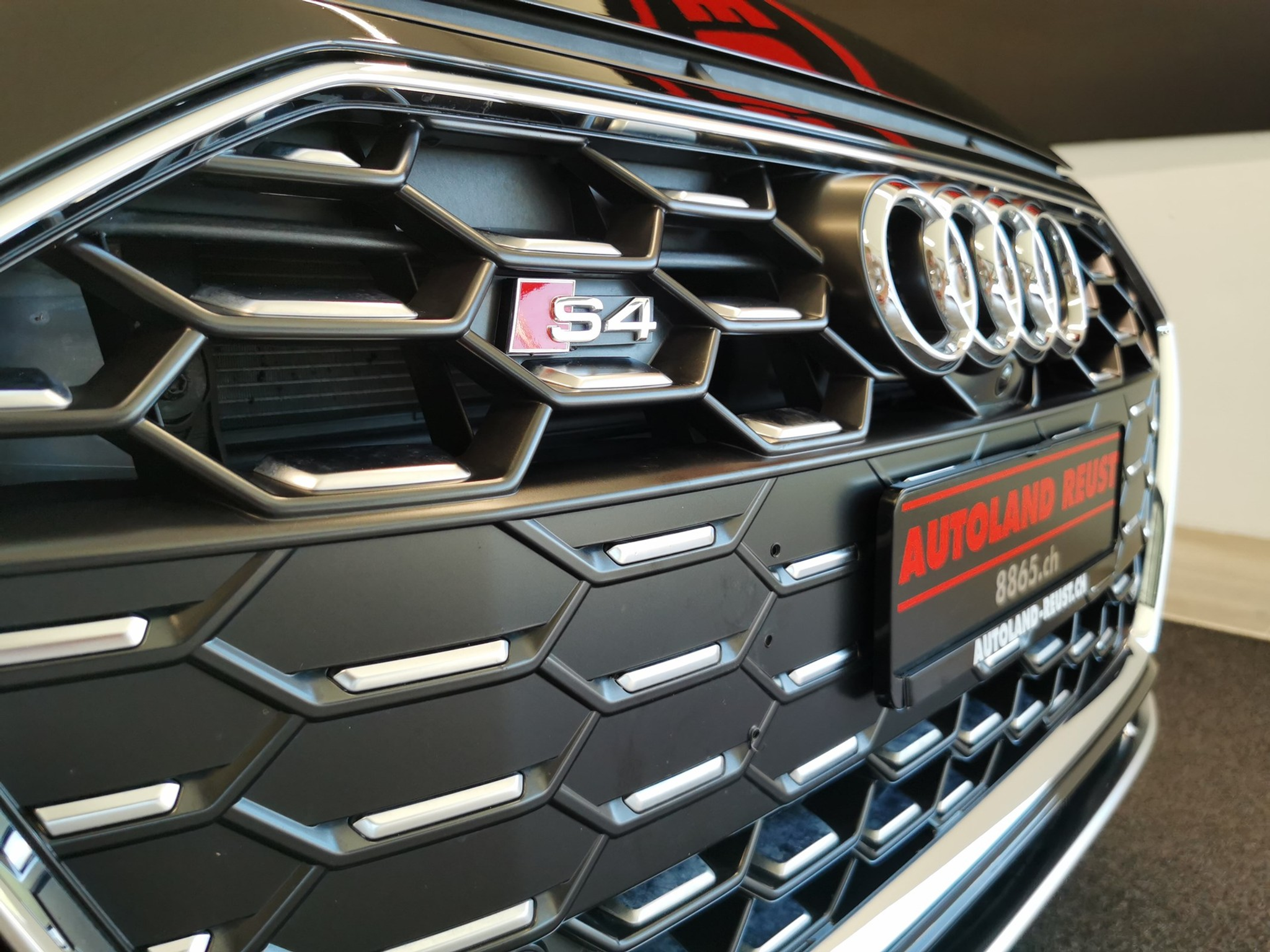 listing desktop thumbnail image 2