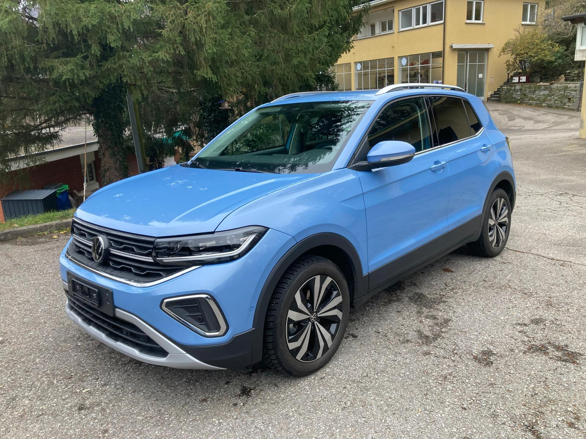 listing desktop thumbnail image 2