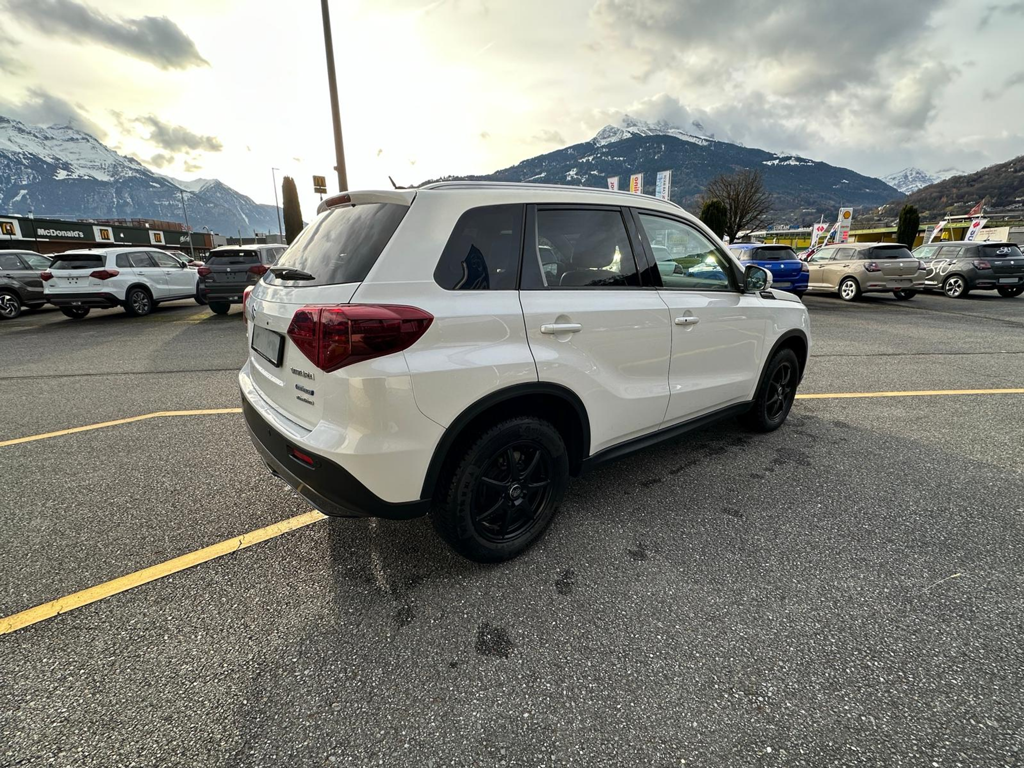 listing desktop thumbnail image 4