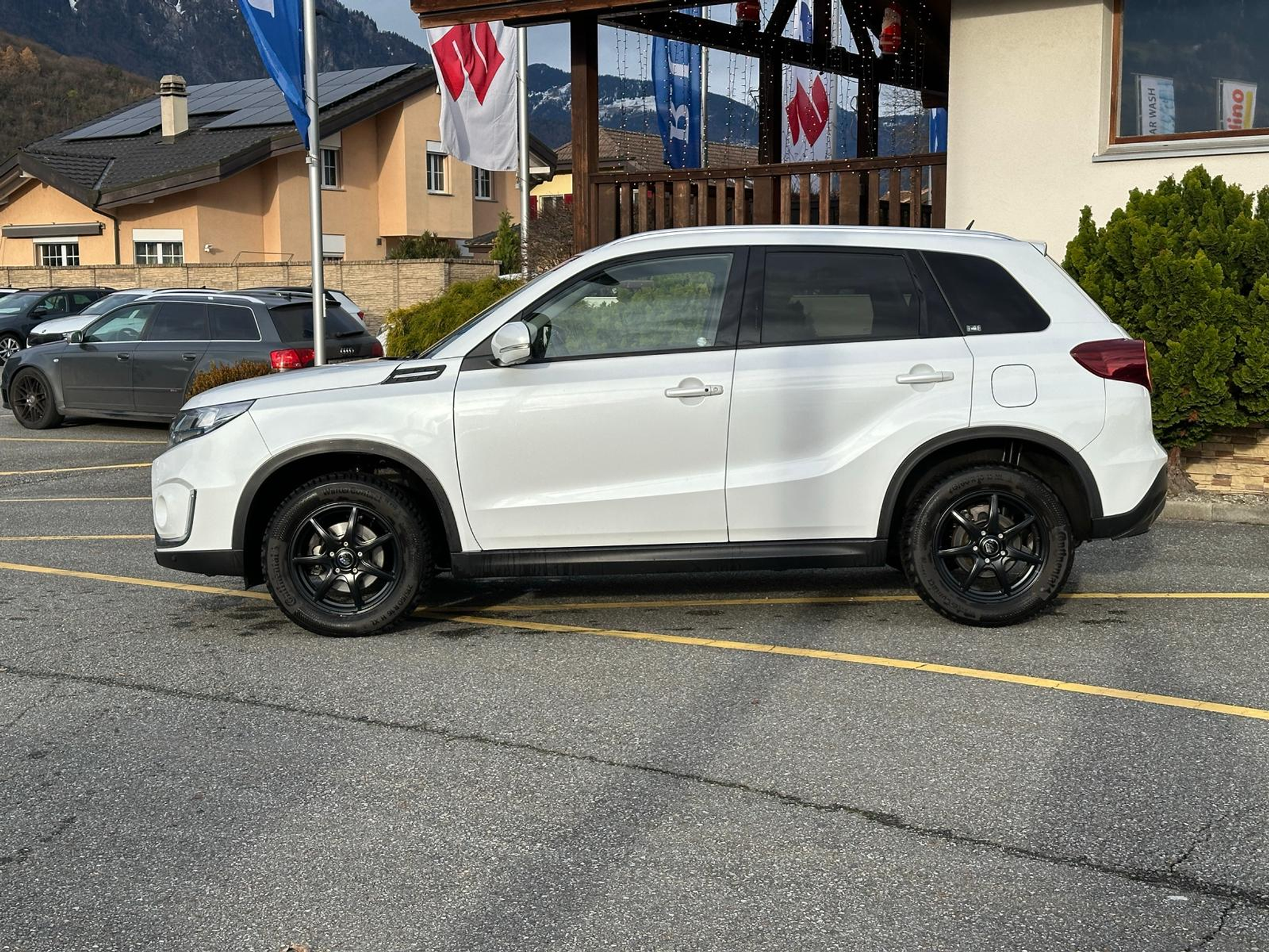 listing desktop thumbnail image 1