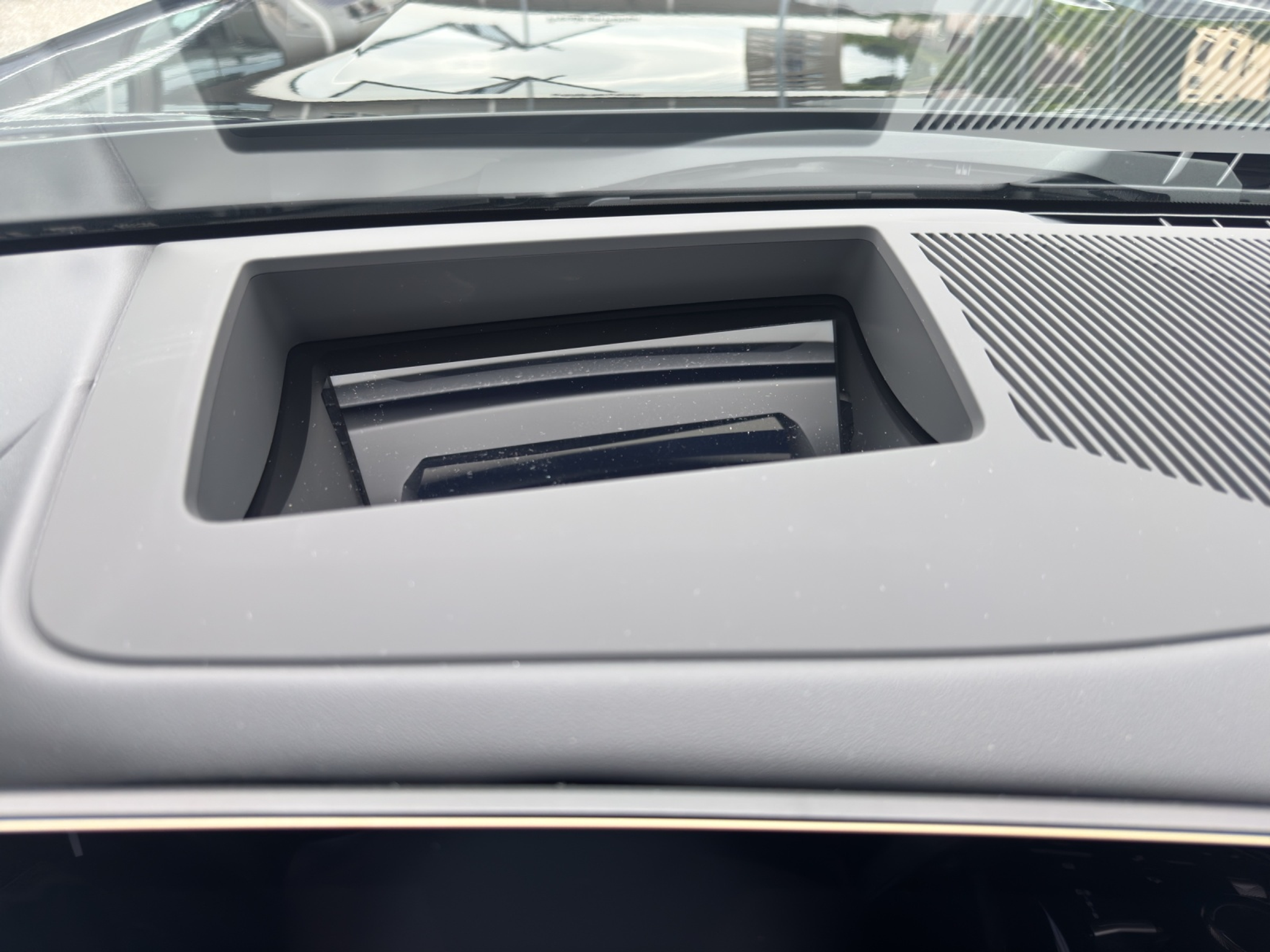 listing desktop thumbnail image 15