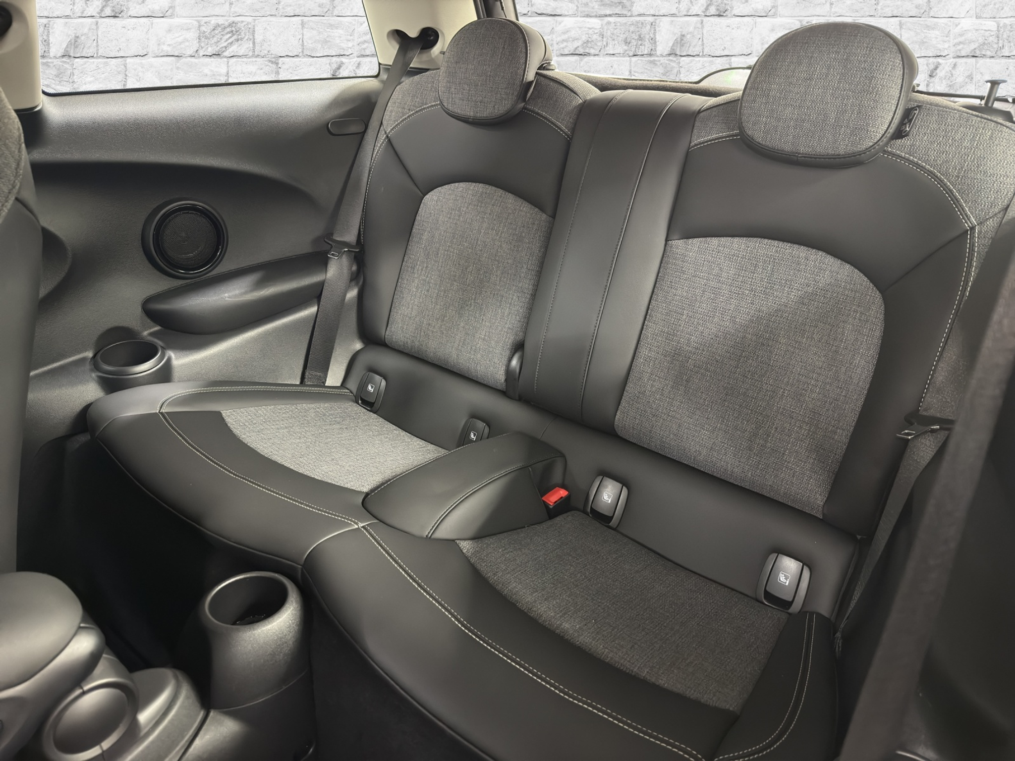 listing desktop thumbnail image 12