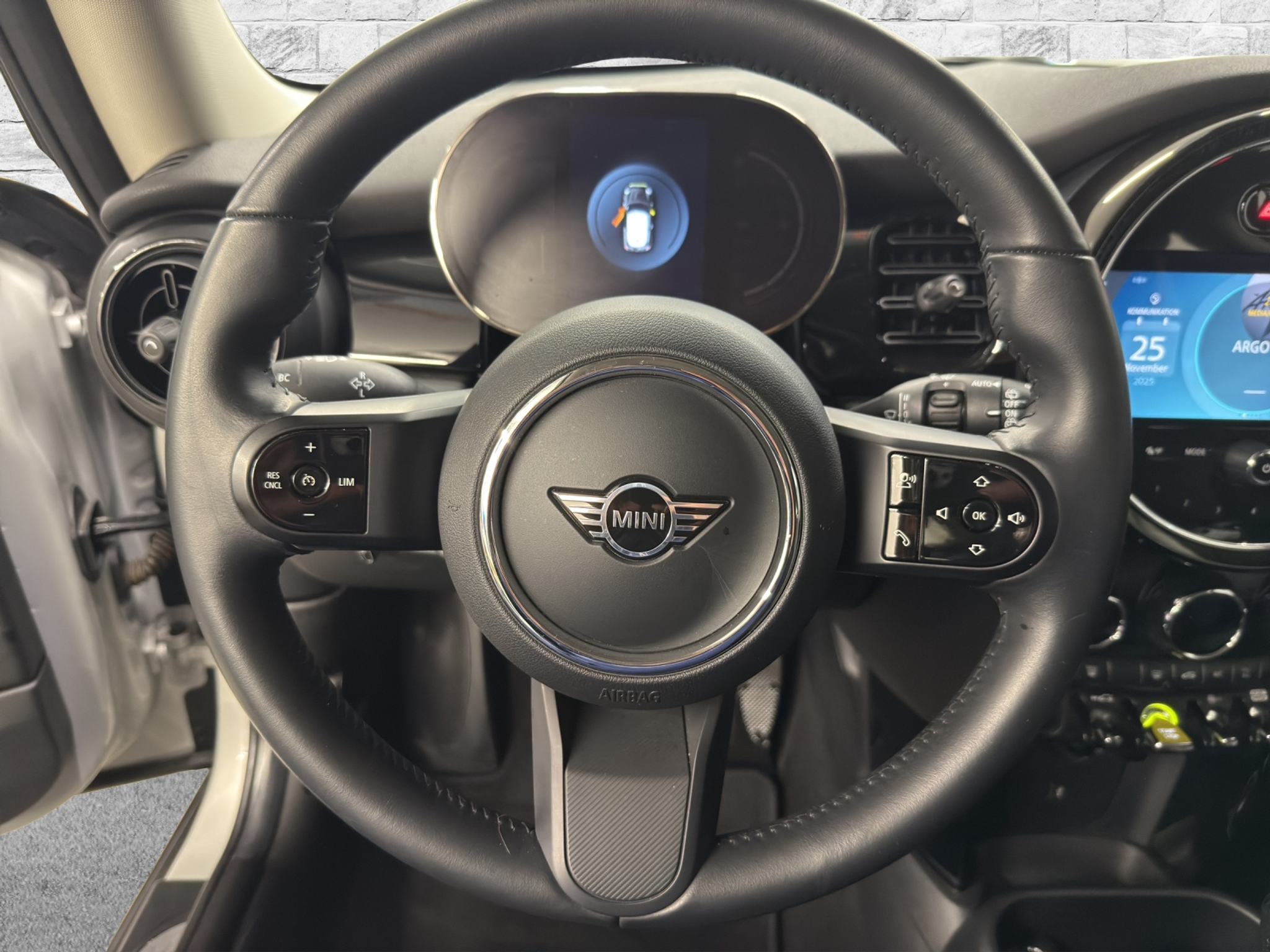 listing desktop thumbnail image 9