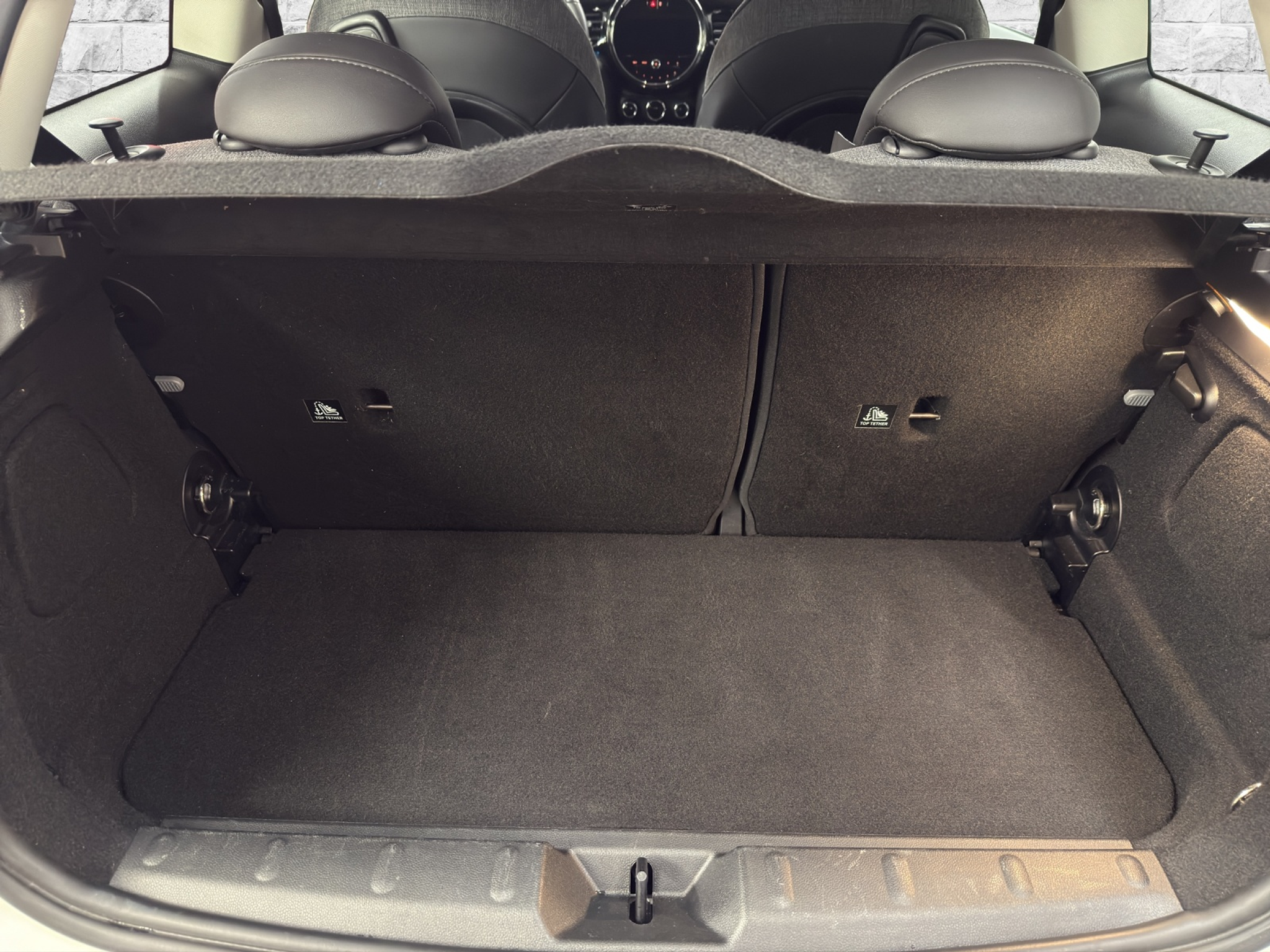 listing desktop thumbnail image 16