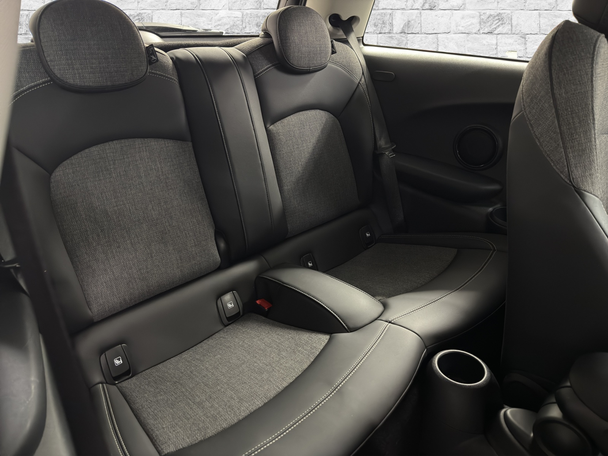 listing desktop thumbnail image 15