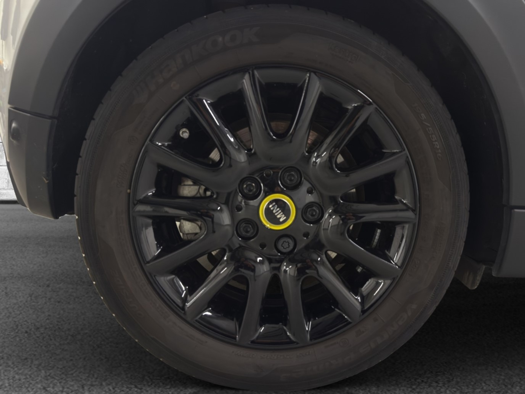 listing desktop thumbnail image 8