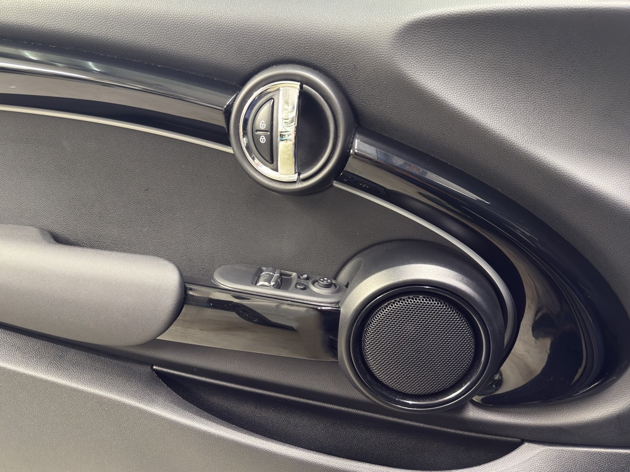 listing desktop thumbnail image 11