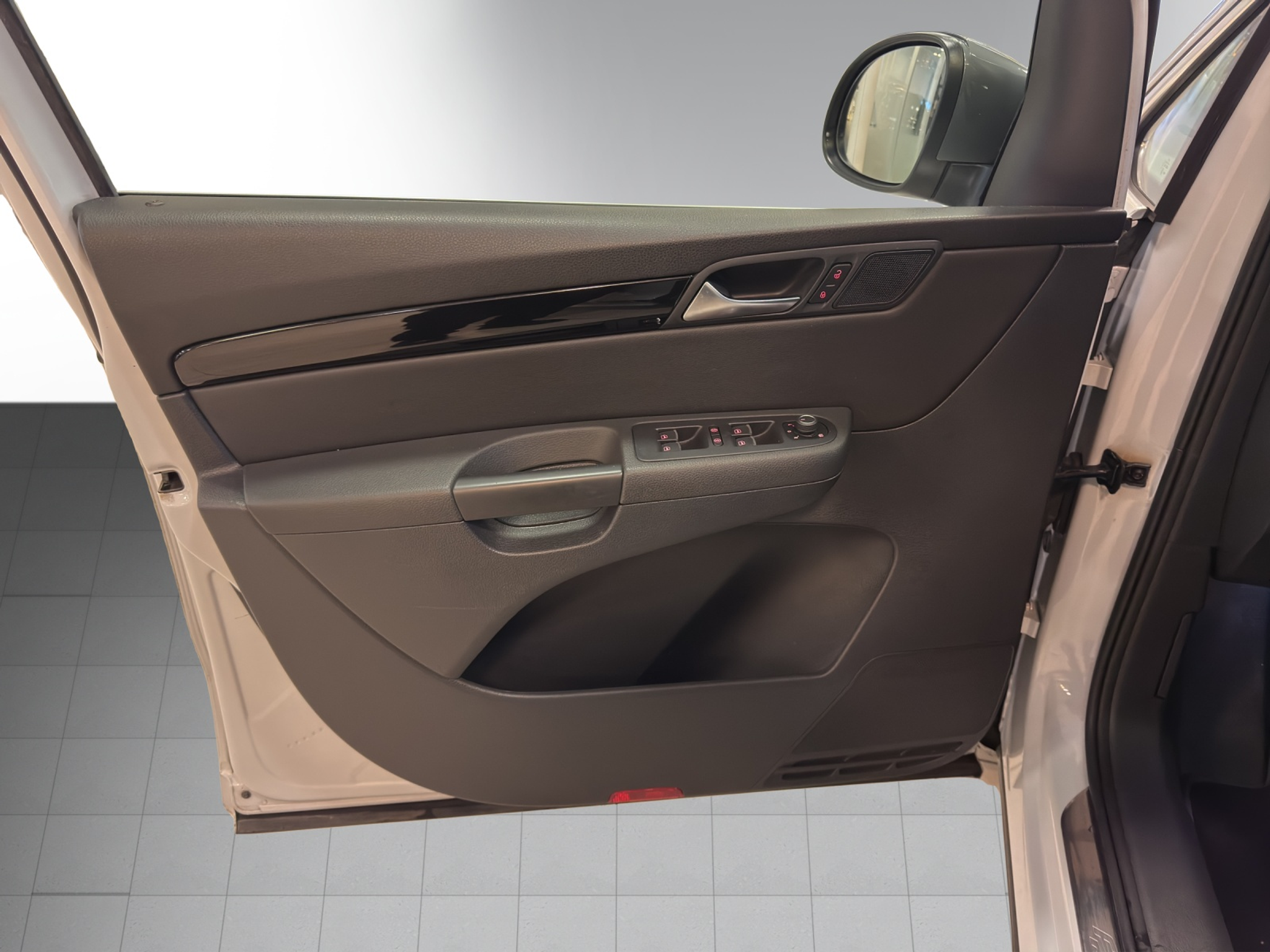 listing desktop thumbnail image 7