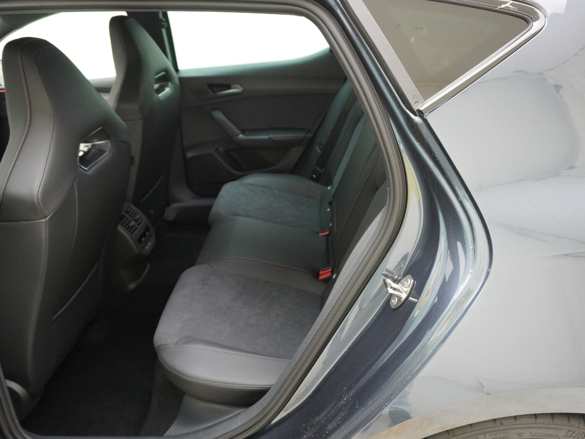 listing desktop thumbnail image 14