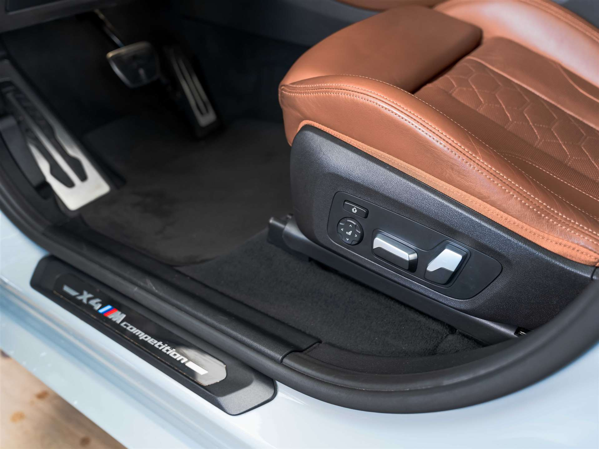 listing desktop thumbnail image 28