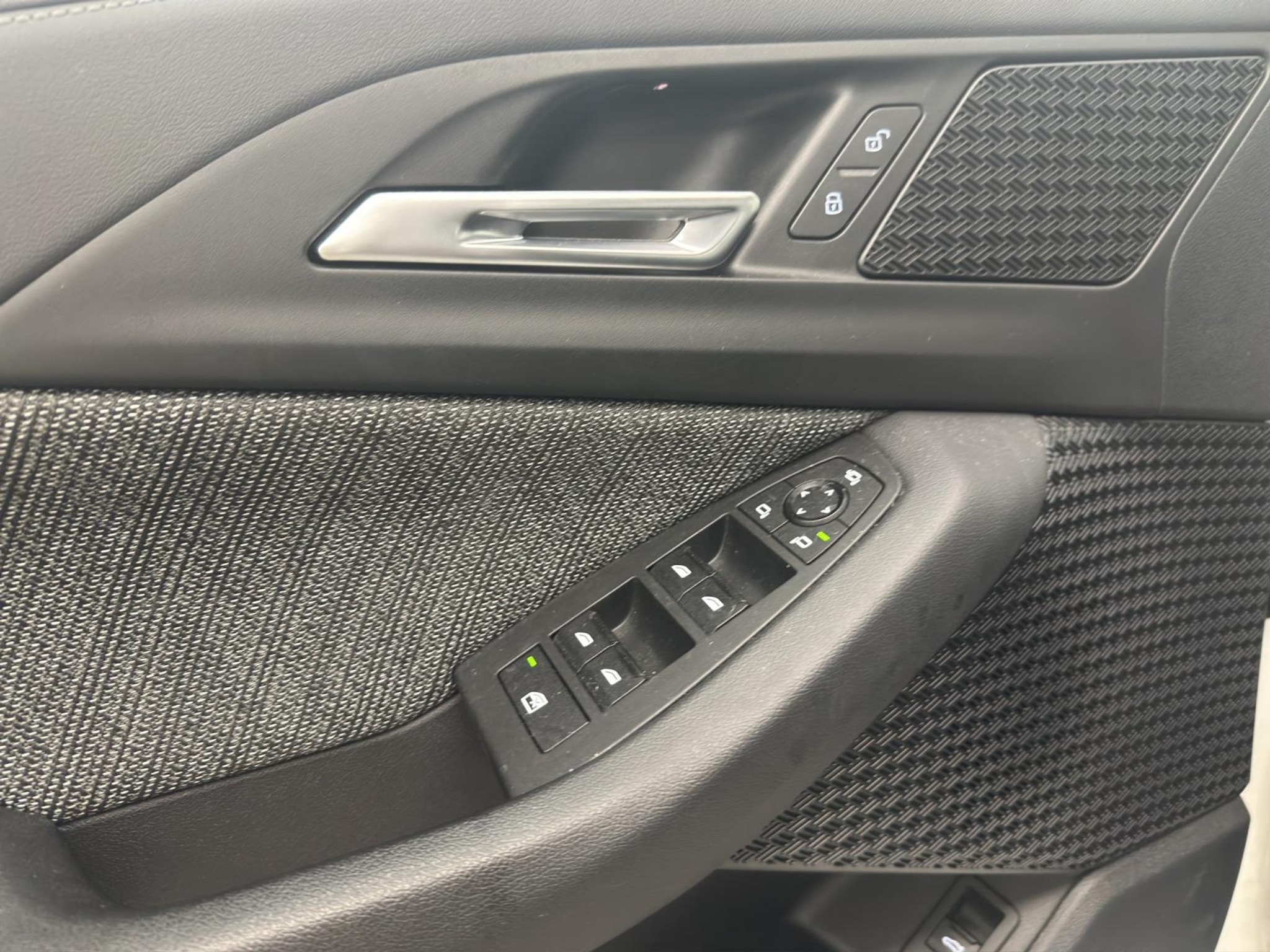 listing desktop thumbnail image 17