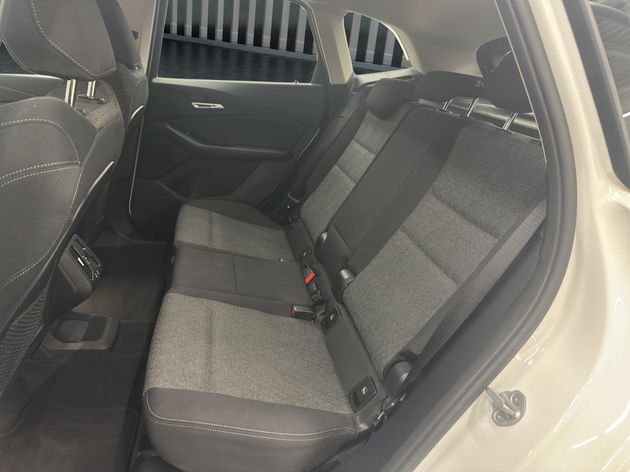 listing desktop thumbnail image 16