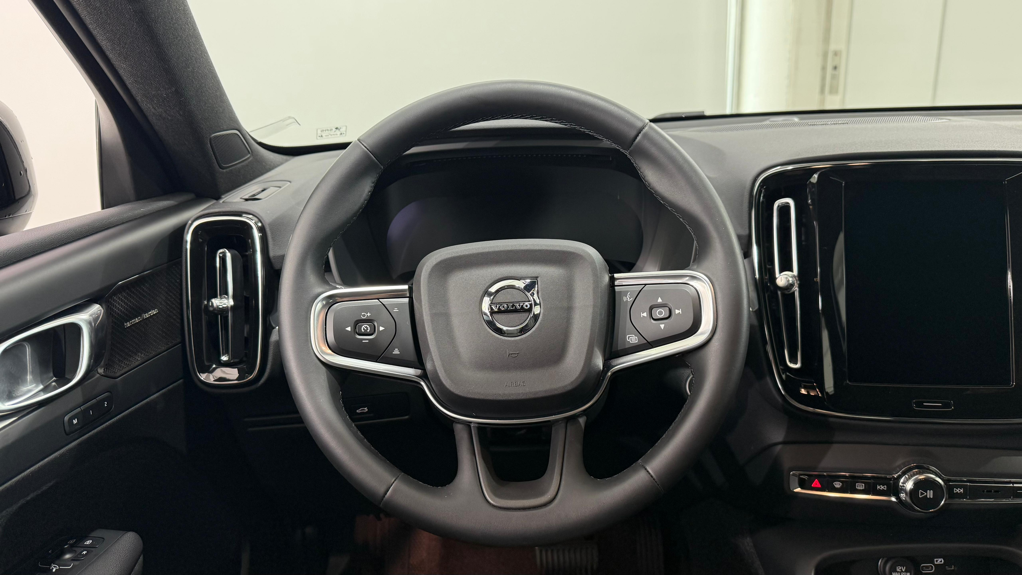 listing desktop thumbnail image 12