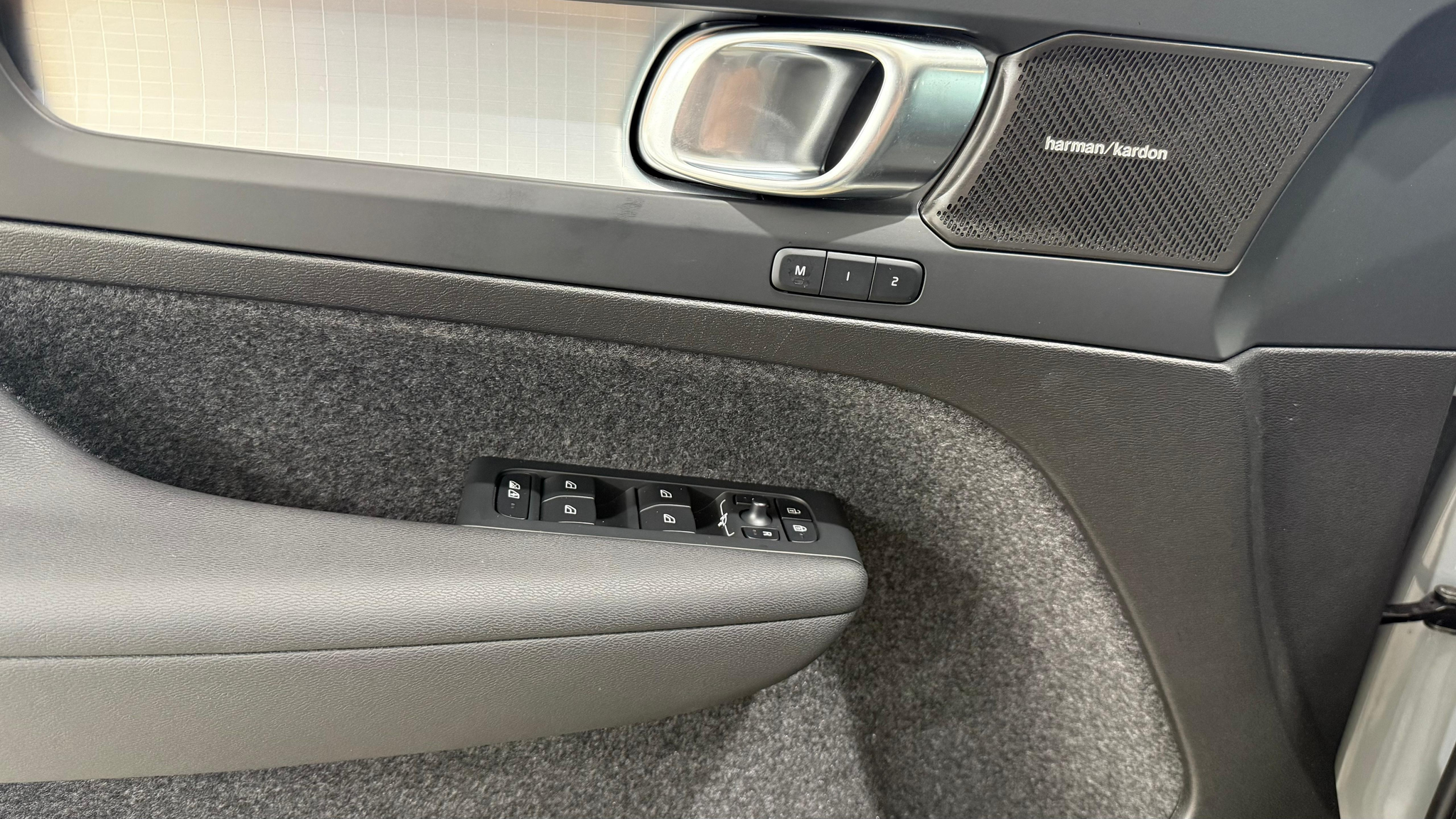 listing desktop thumbnail image 9