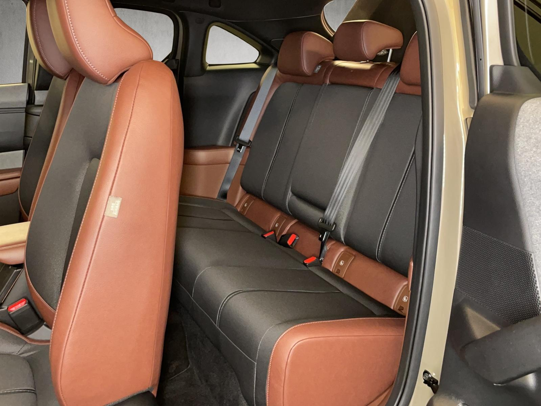 listing desktop thumbnail image 12