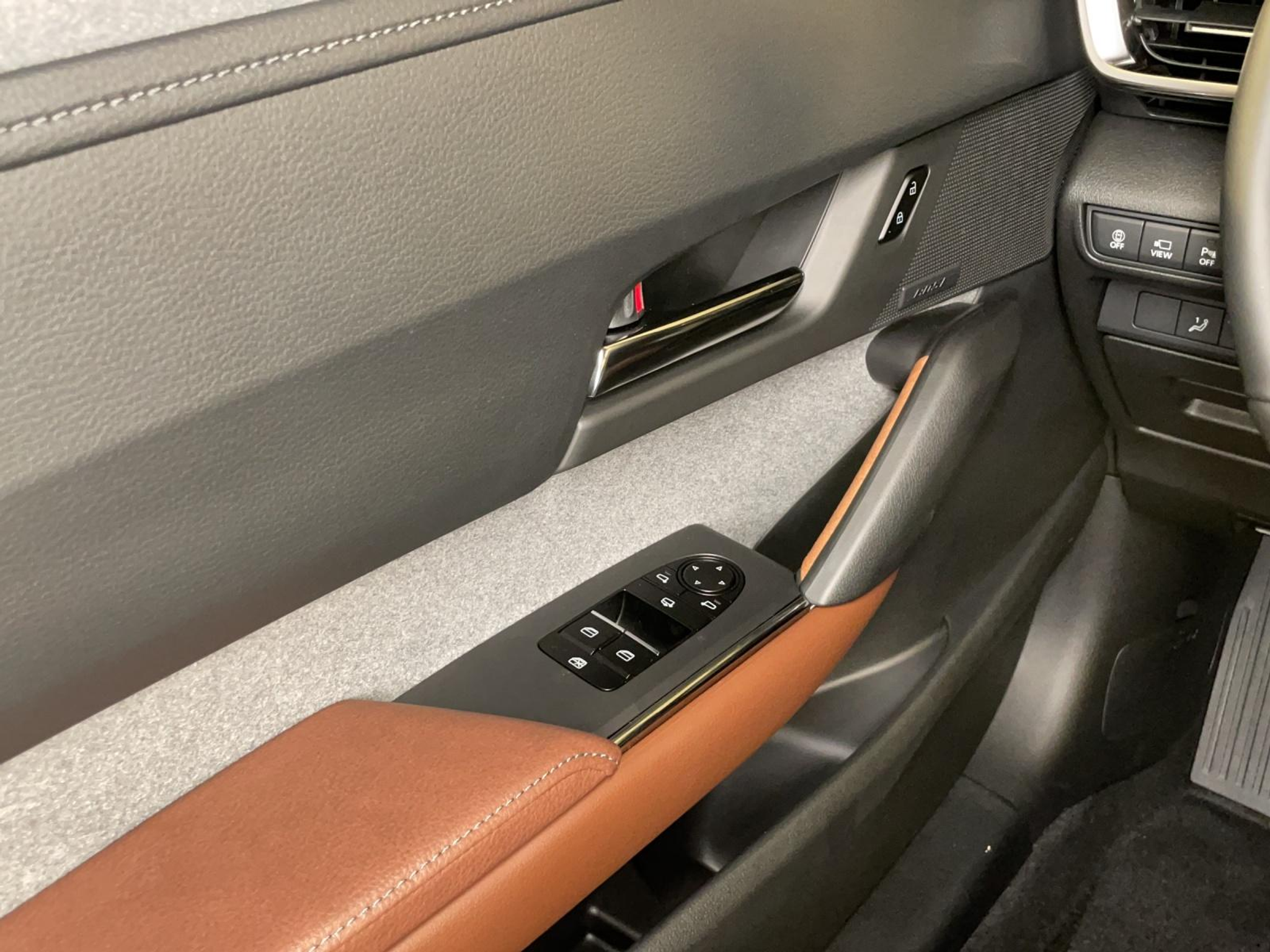 listing desktop thumbnail image 11