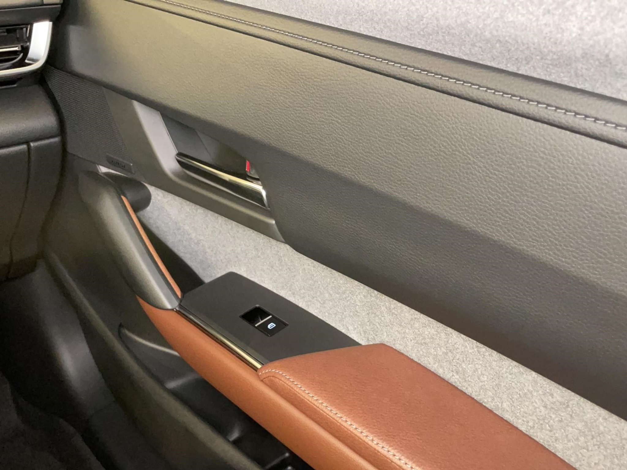 listing desktop thumbnail image 16